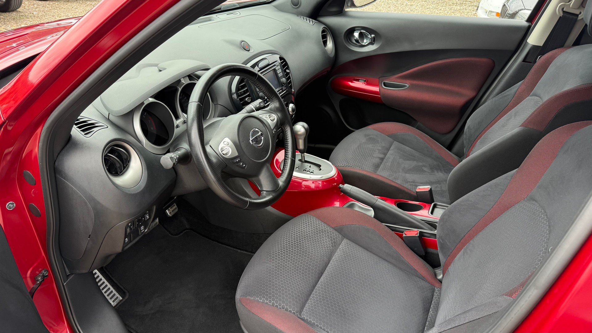 NISSAN Juke 1.6 DIG-T tekna 4x4 Xtronic M-CVT-showroom-element-1