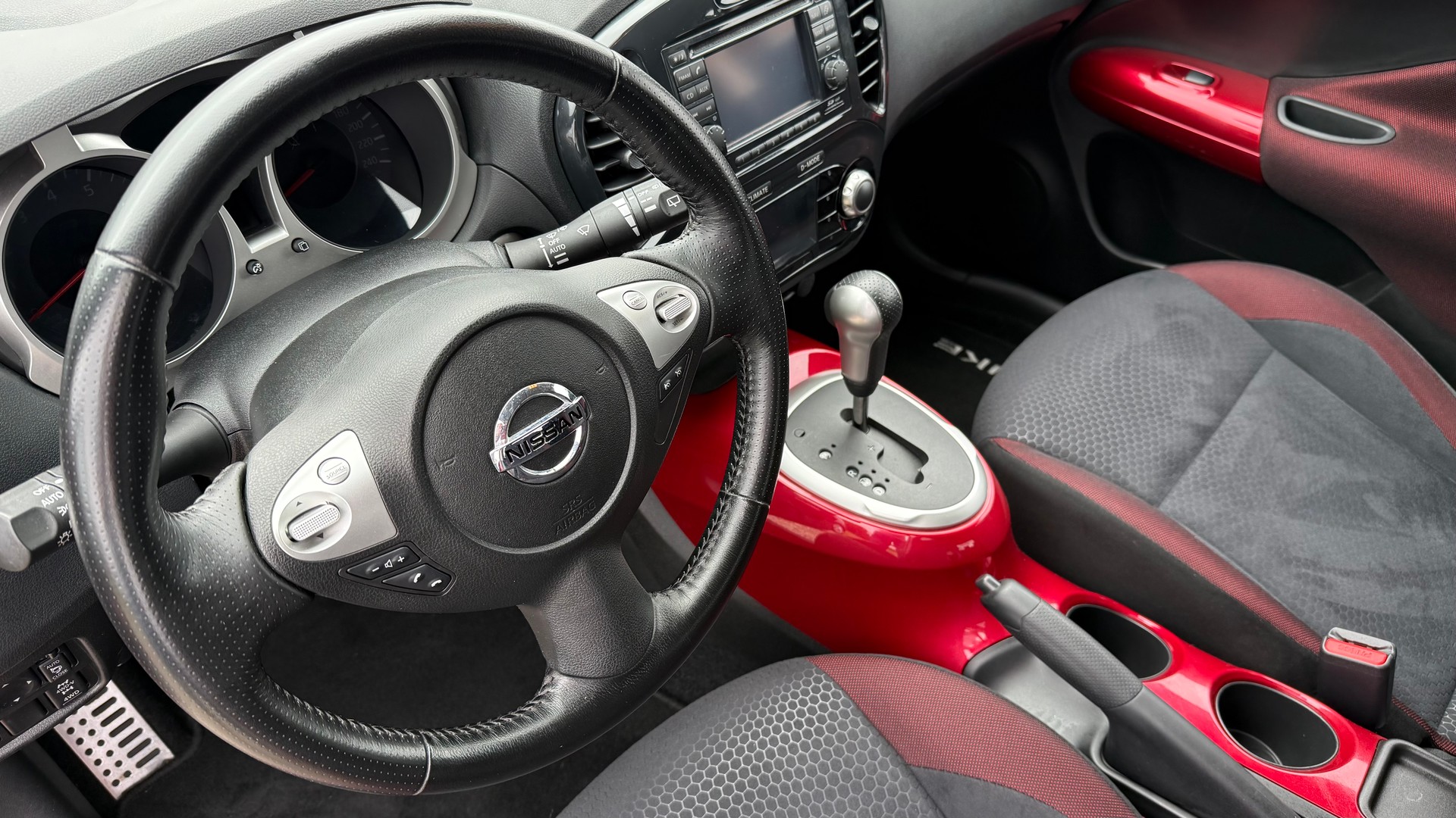 NISSAN Juke 1.6 DIG-T tekna 4x4 Xtronic M-CVT-showroom-element-2