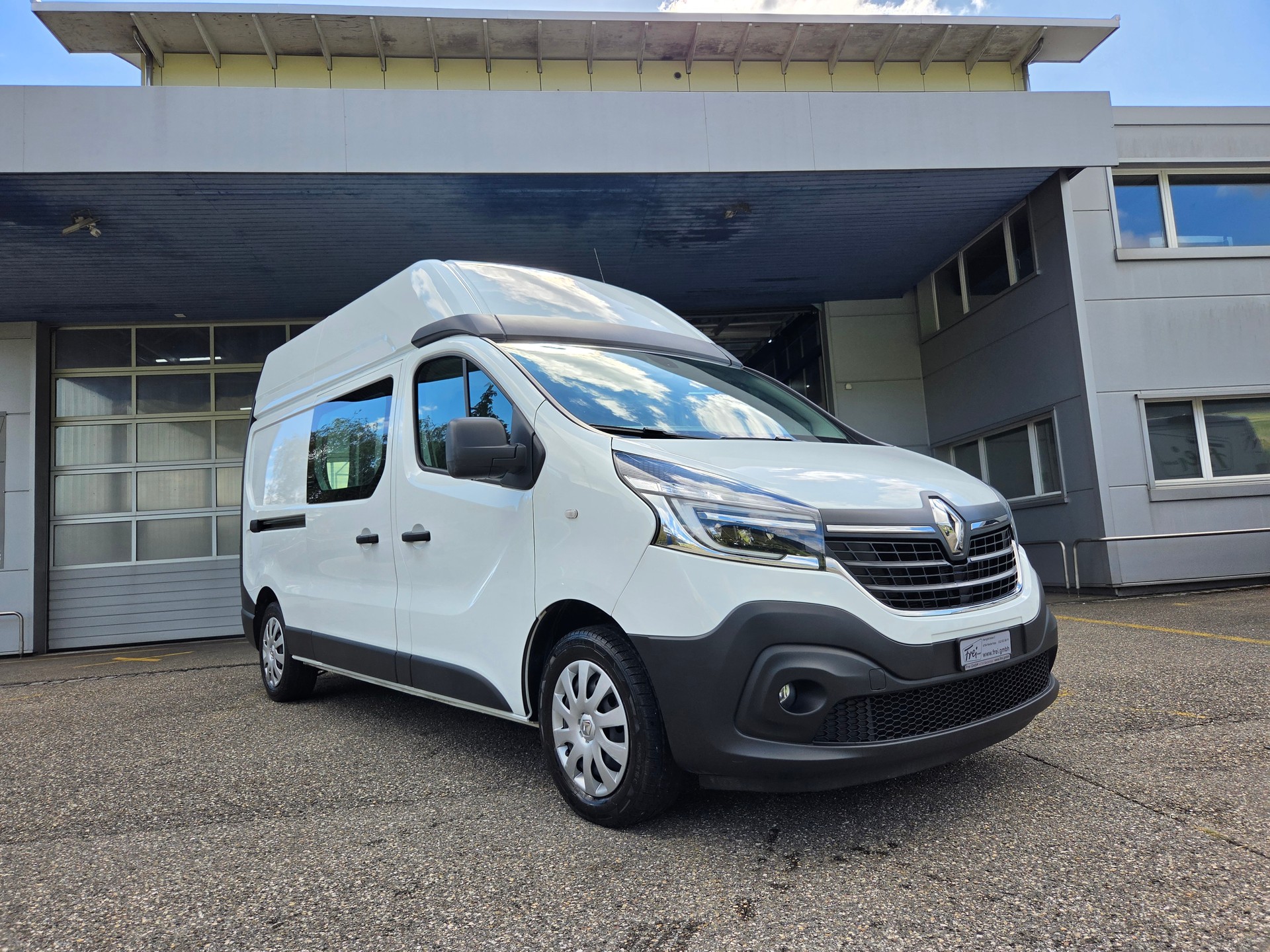 RENAULT Trafic 2.0 ENERGY dCi145 3.0t Business L2H2-image-1