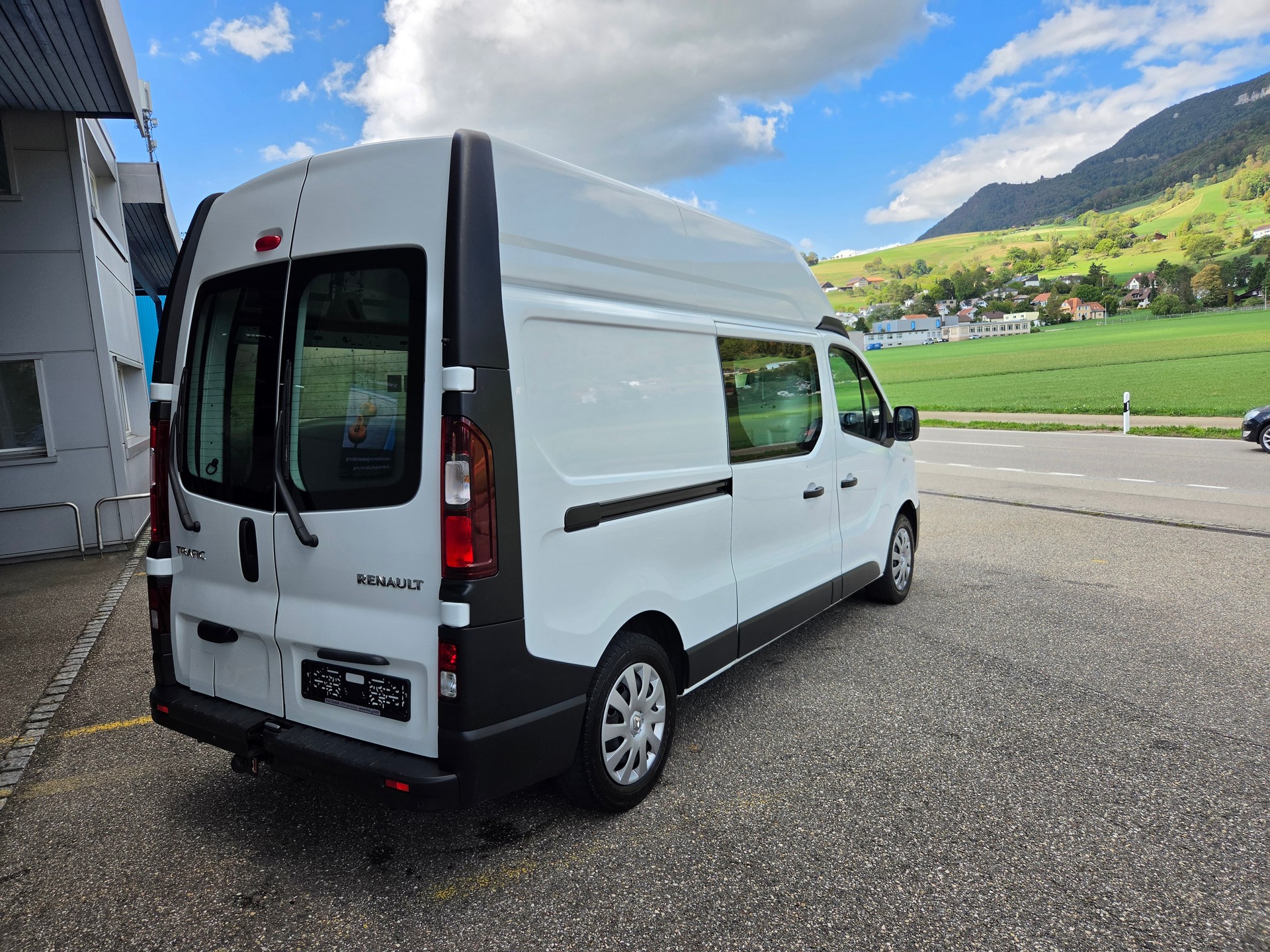 RENAULT Trafic 2.0 ENERGY dCi145 3.0t Business L2H2-image-2