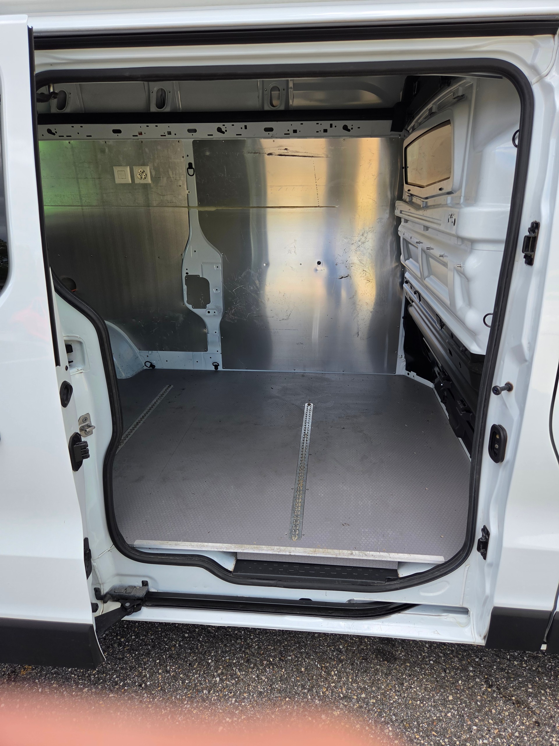 RENAULT Trafic 2.0 ENERGY dCi145 3.0t Business L2H2-image-6
