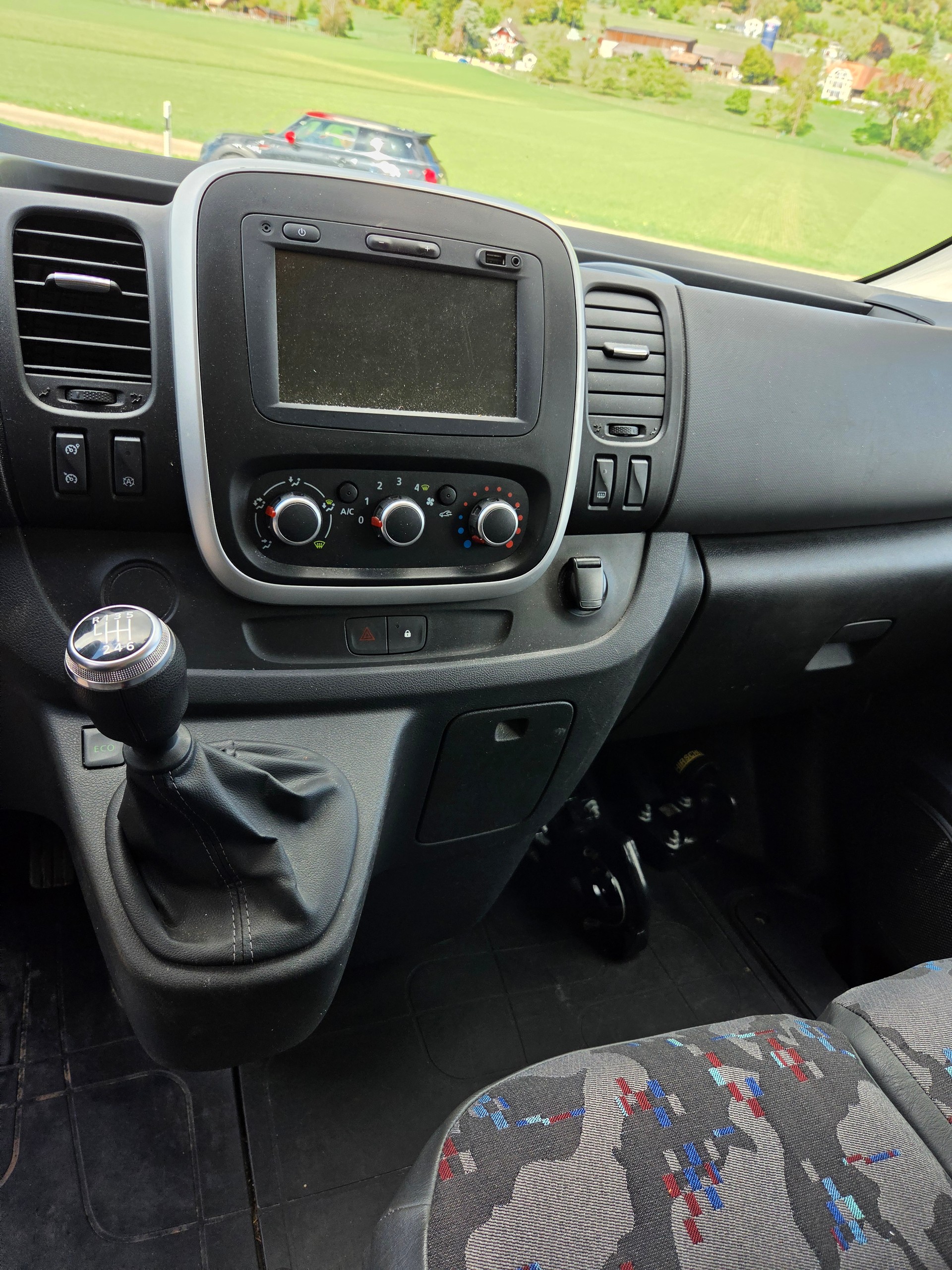RENAULT Trafic 2.0 ENERGY dCi145 3.0t Business L2H2-image-10