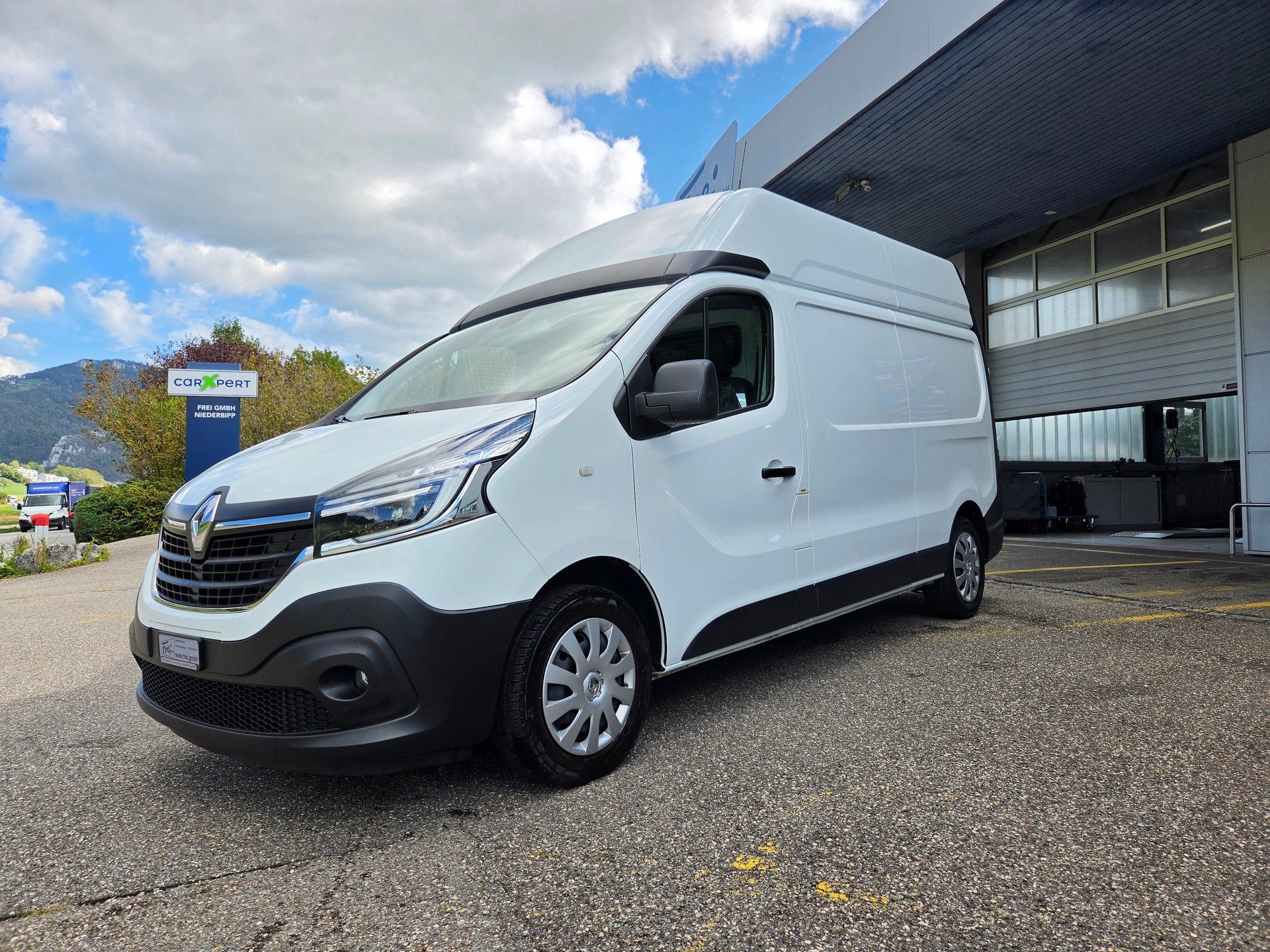 RENAULT Trafic 2.0 ENERGY dCi145 3.0t Business L2H2-image-0