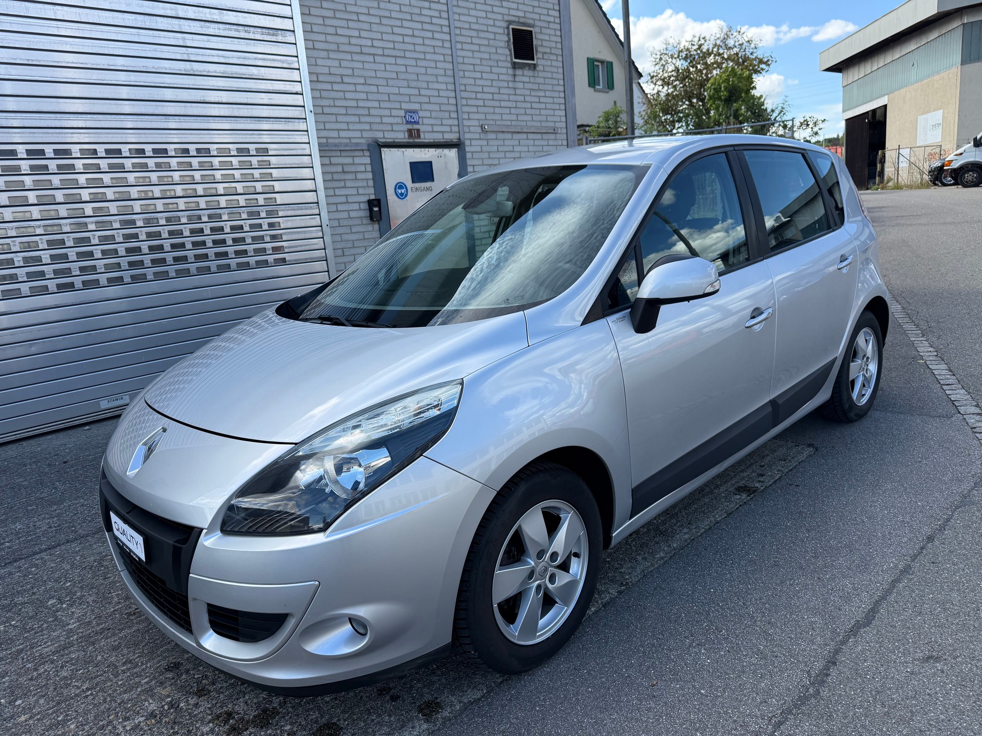 RENAULT Scénic 1.4 16V Turbo Privilège-image-3