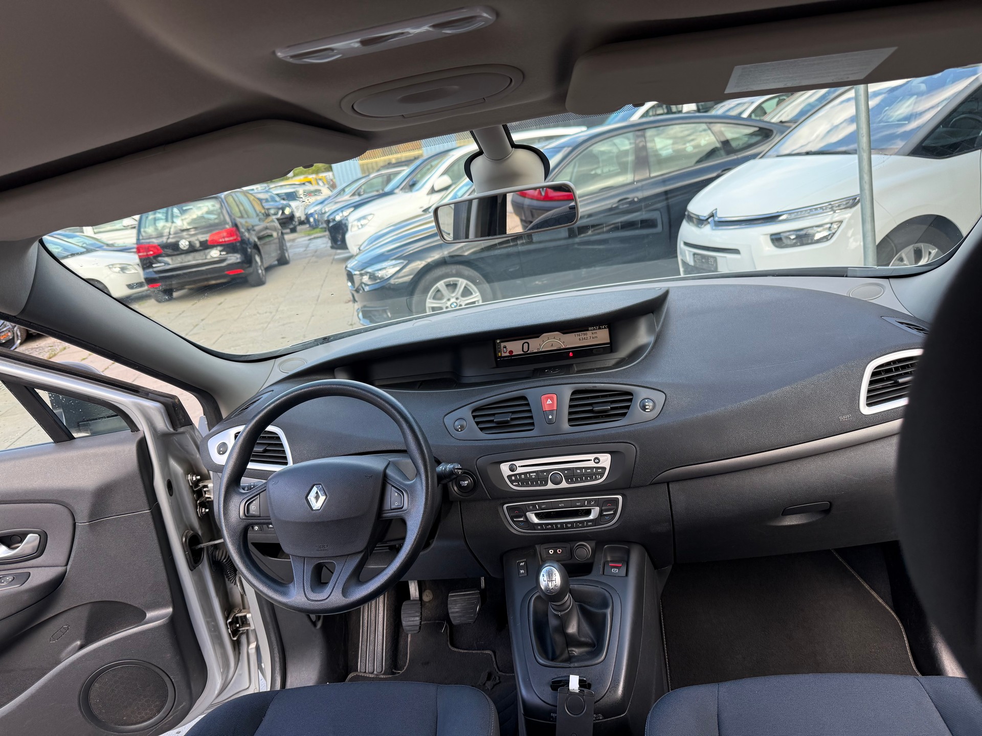 RENAULT Scénic 1.4 16V Turbo Privilège-image-8