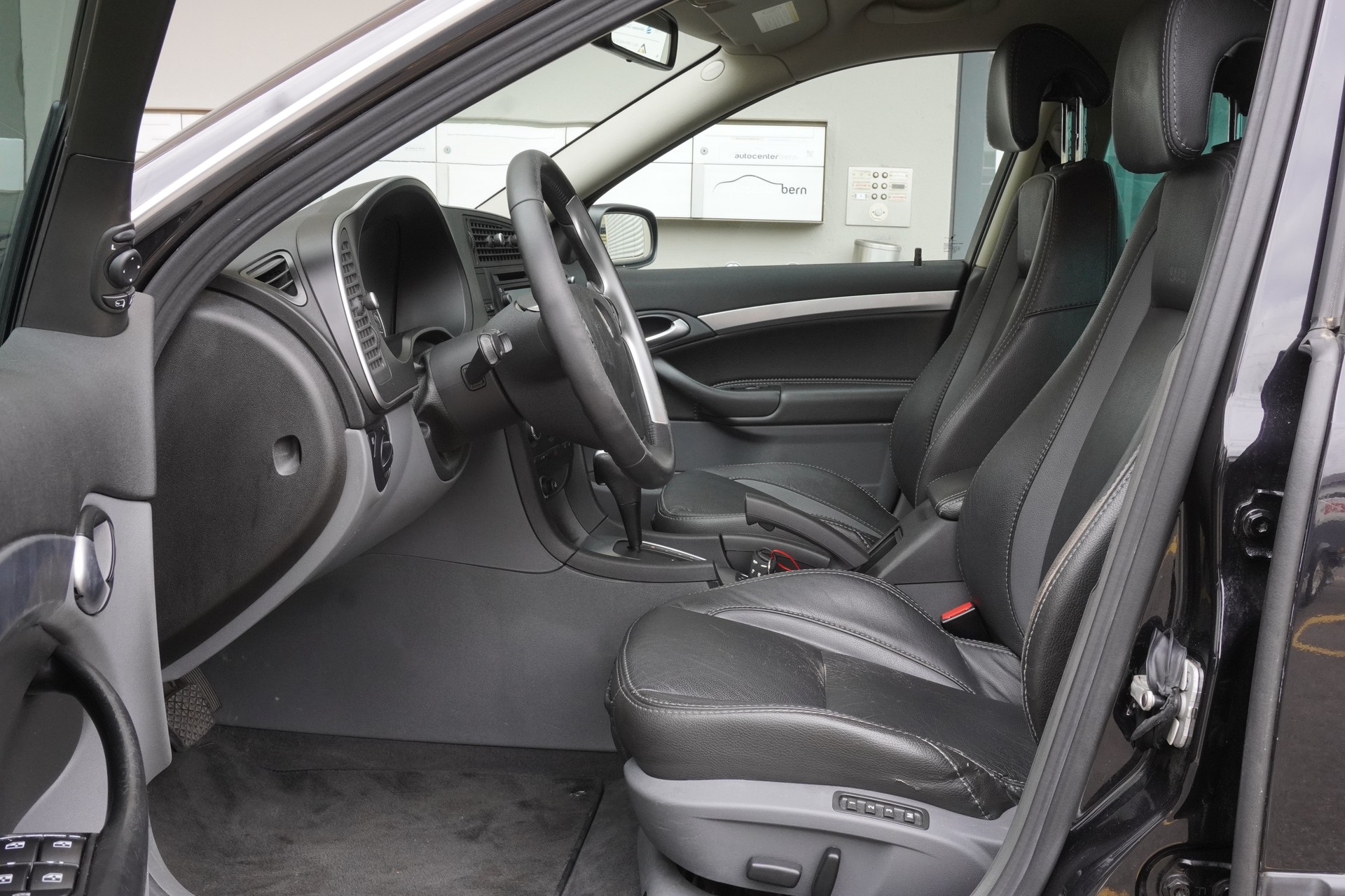 SAAB 9-3 2.8T V6 Aero-image-8