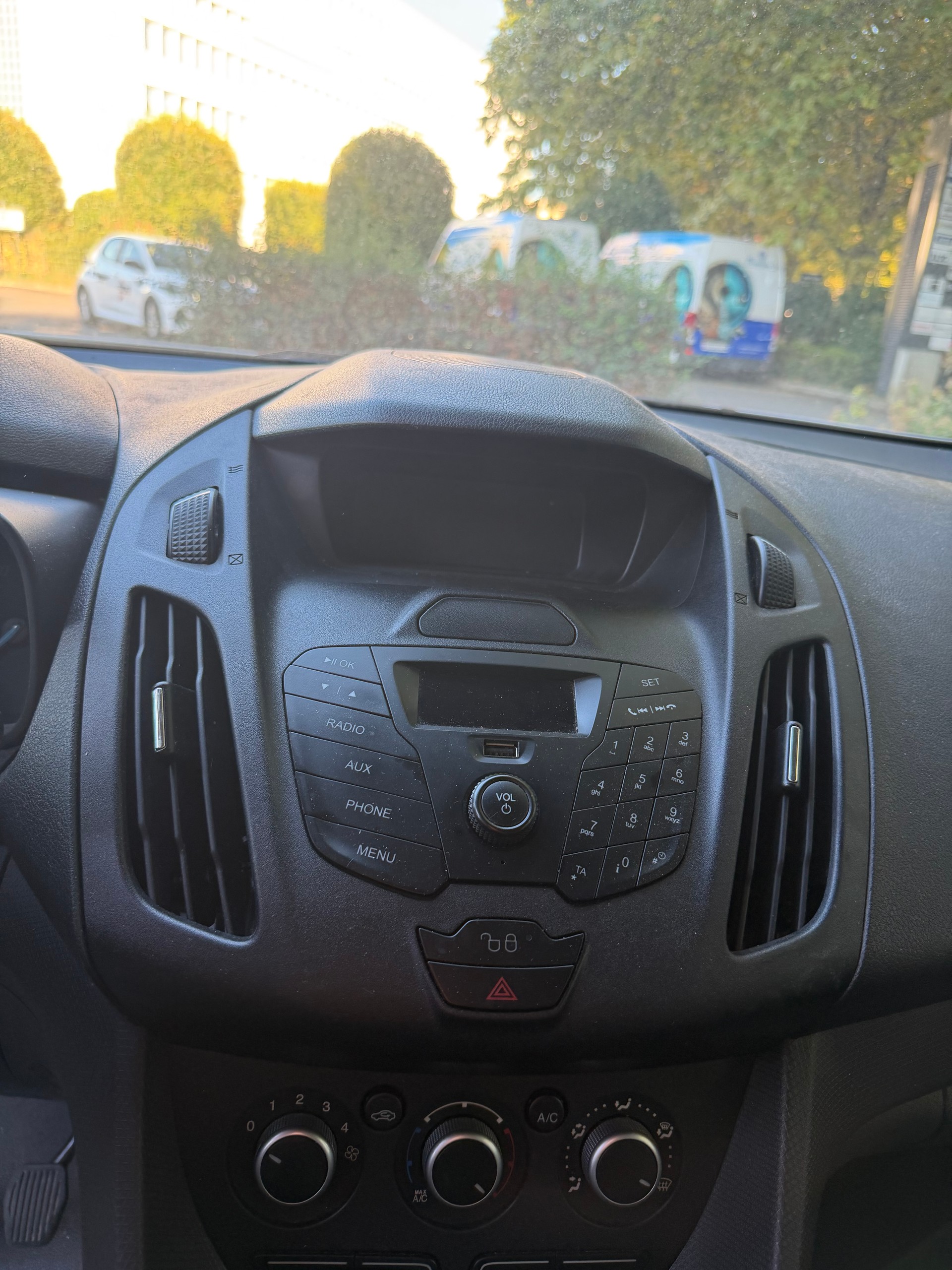 FORD Transit Connect Van T200 1.0 EcoBoost Trend-image-9