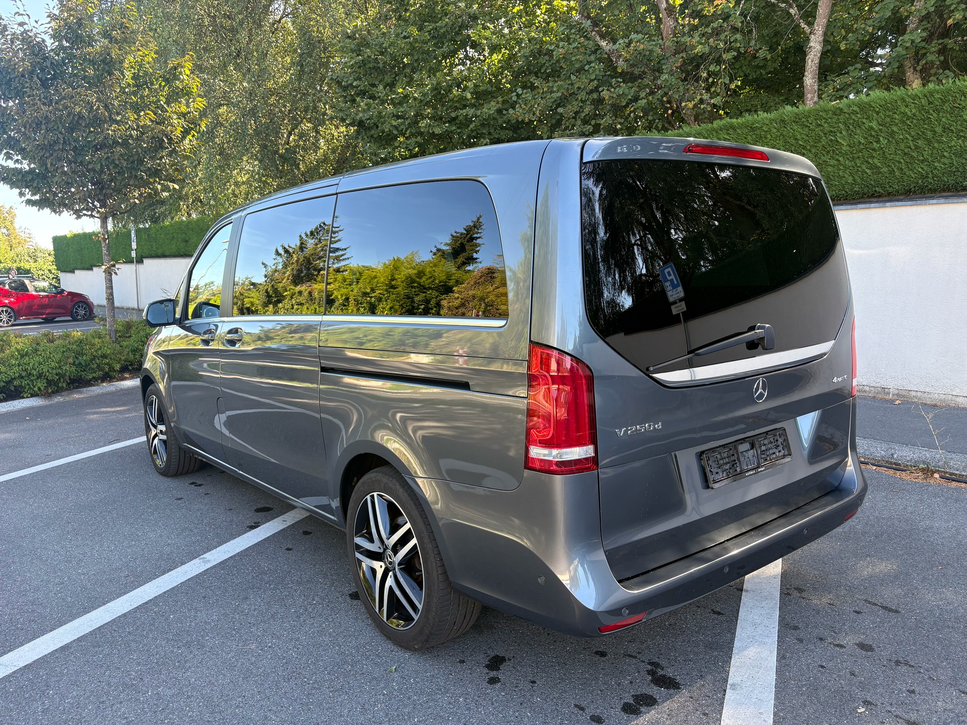 MERCEDES-BENZ V 250 d Avantgarde lang 4Matic 7G-Tronic-image-2