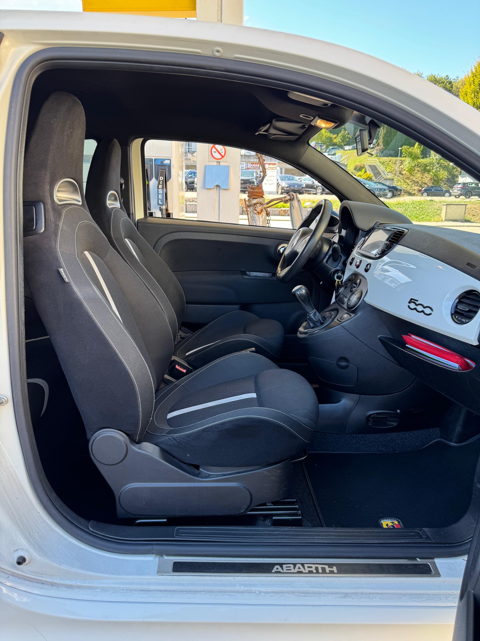 FIAT 500 1.4 16V Turbo Abarth-image-9