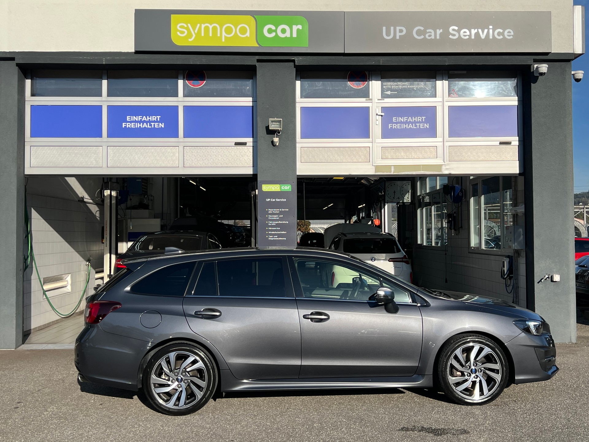 SUBARU Levorg 2.0i Swiss Plus * 4x4 *-showroom-element-3