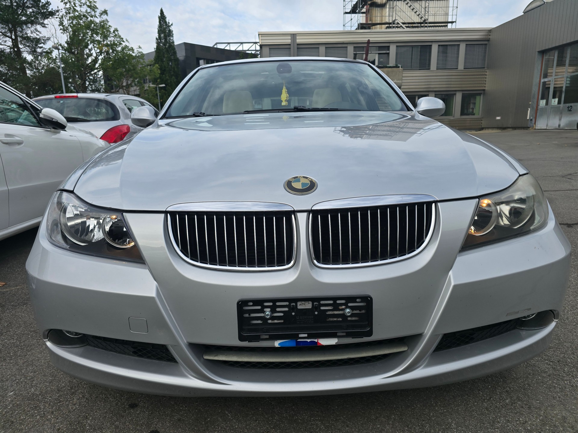 BMW 330xi Touring-image-1