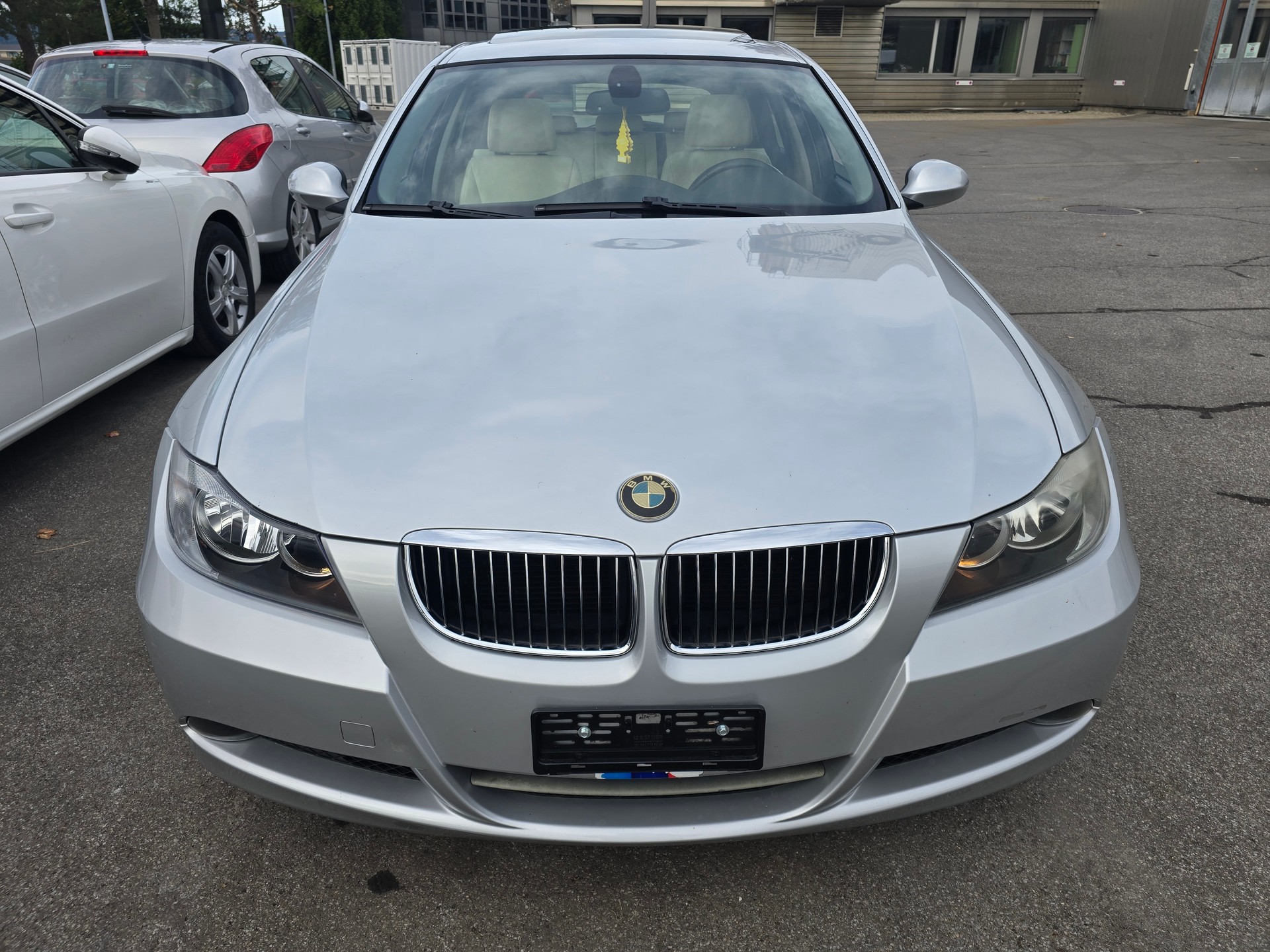 BMW 330xi Touring-image-0