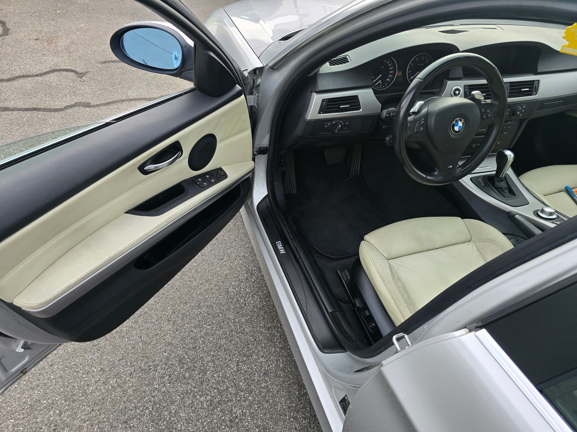 BMW 330xi Touring-image-14