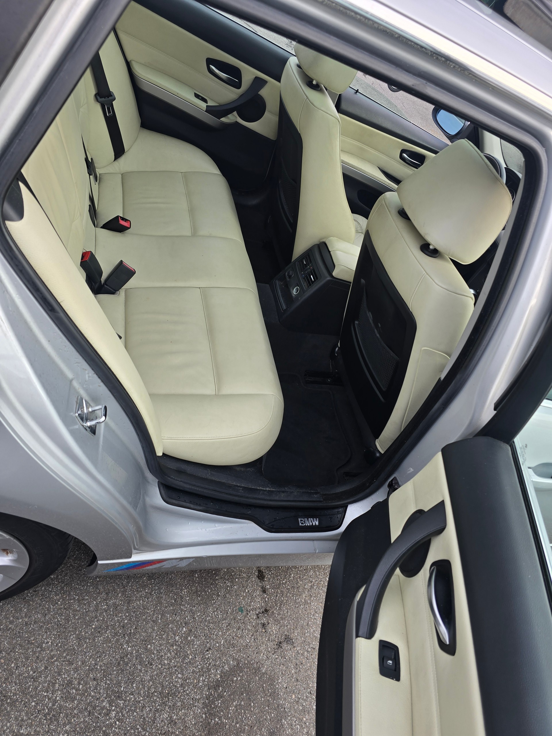 BMW 330xi Touring-image-15