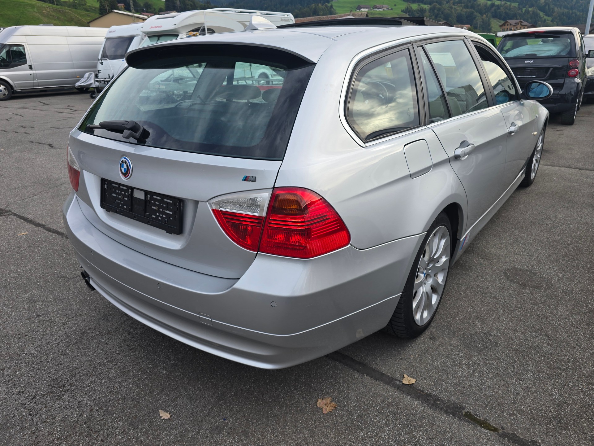 BMW 330xi Touring-image-5