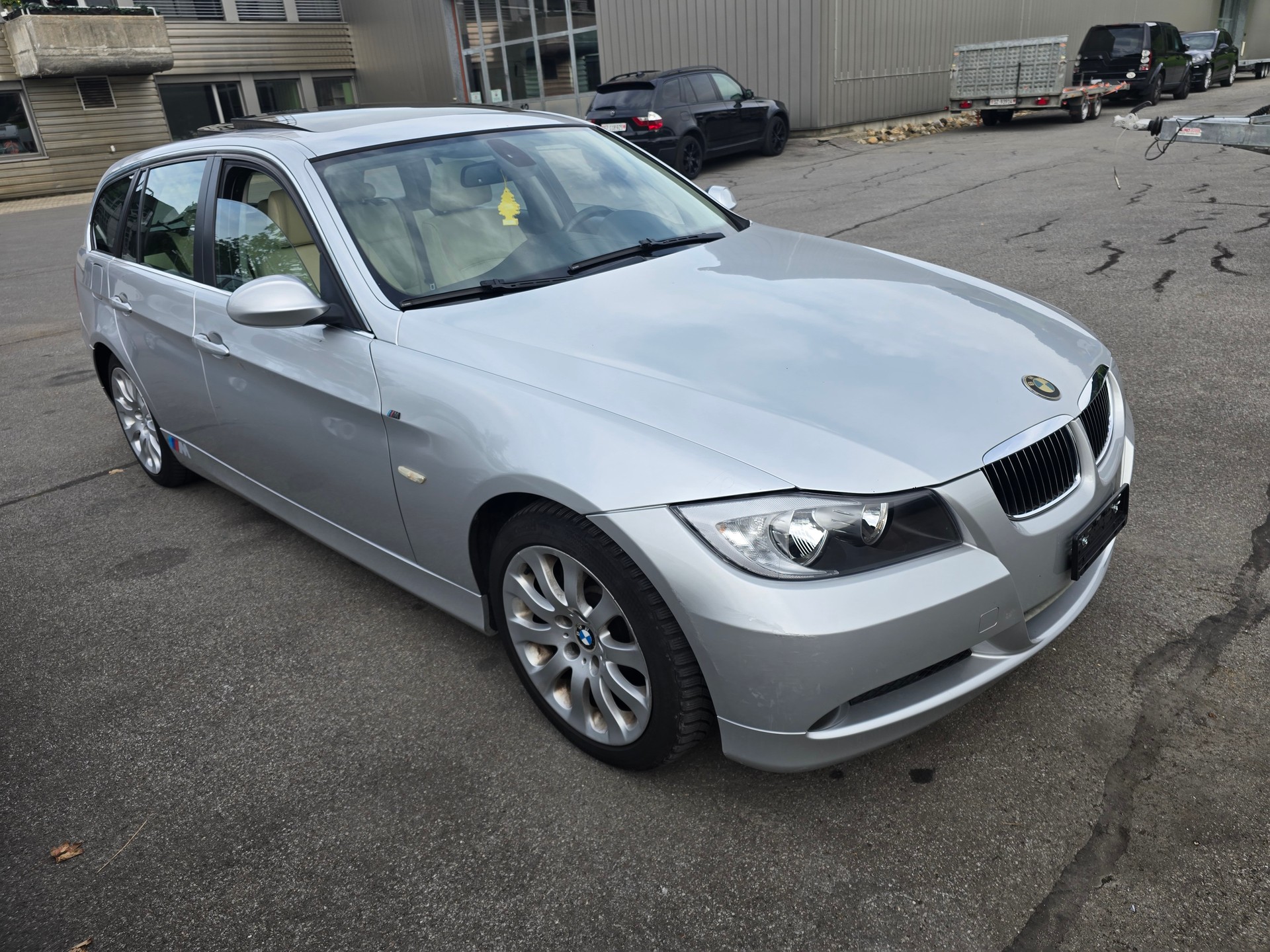 BMW 330xi Touring-image-2