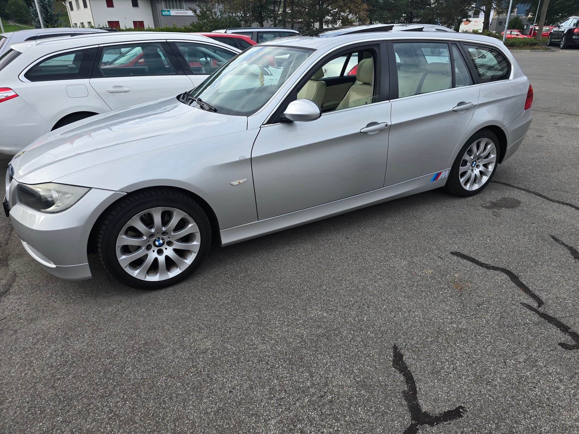 BMW 330xi Touring-image-9