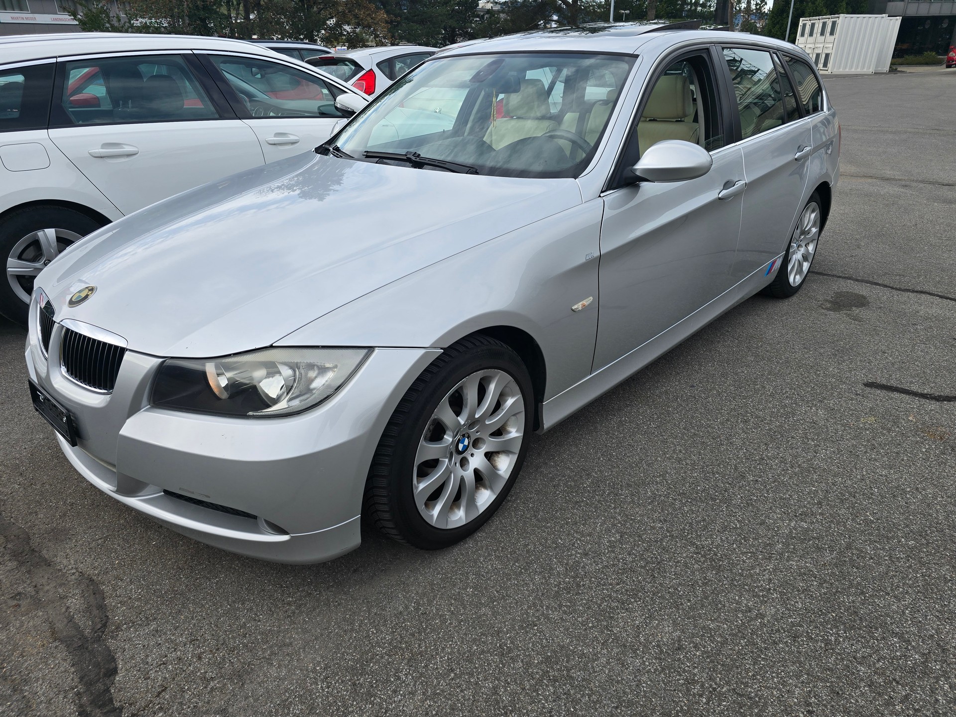 BMW 330xi Touring-image-3