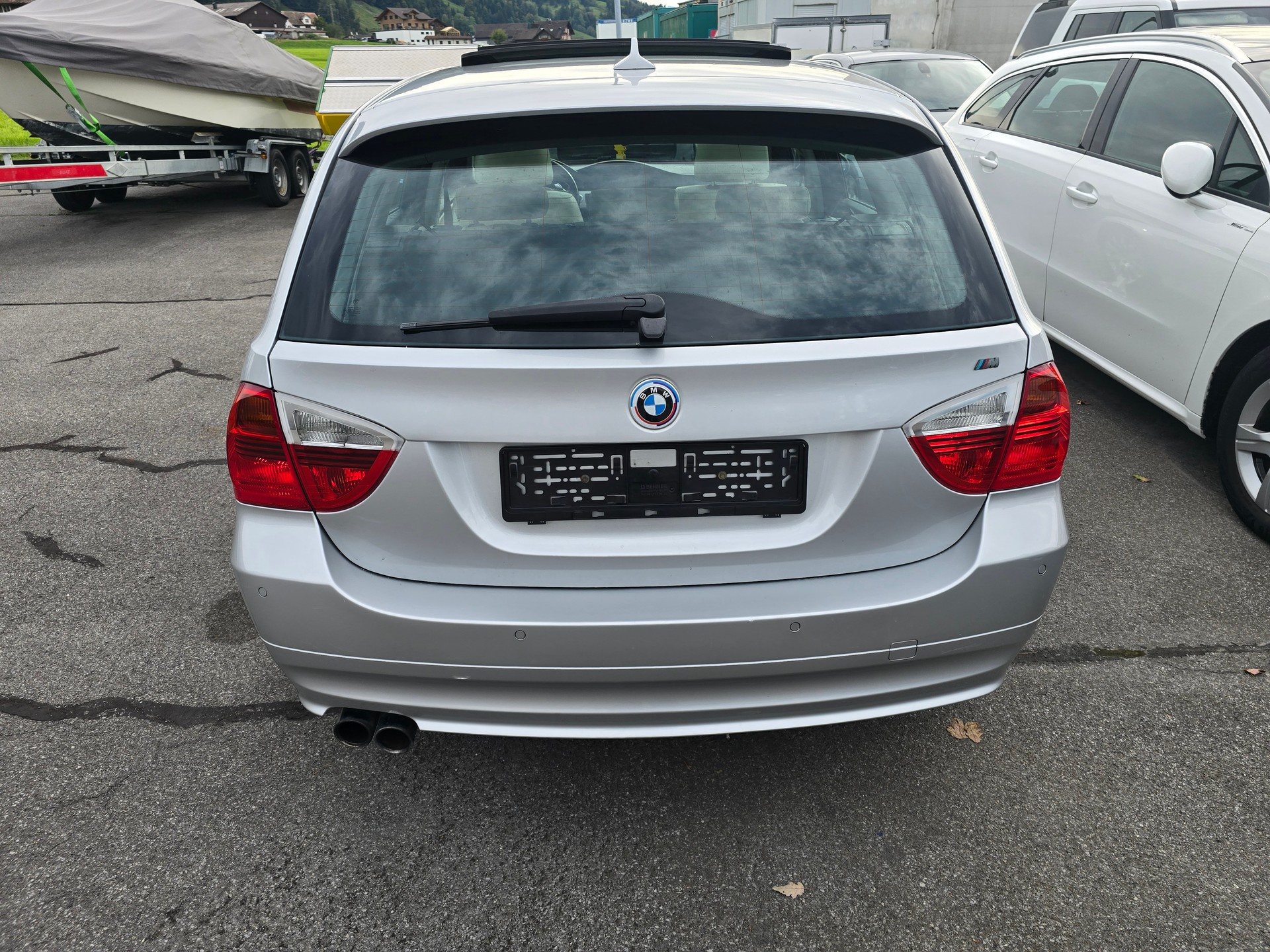 BMW 330xi Touring-image-4