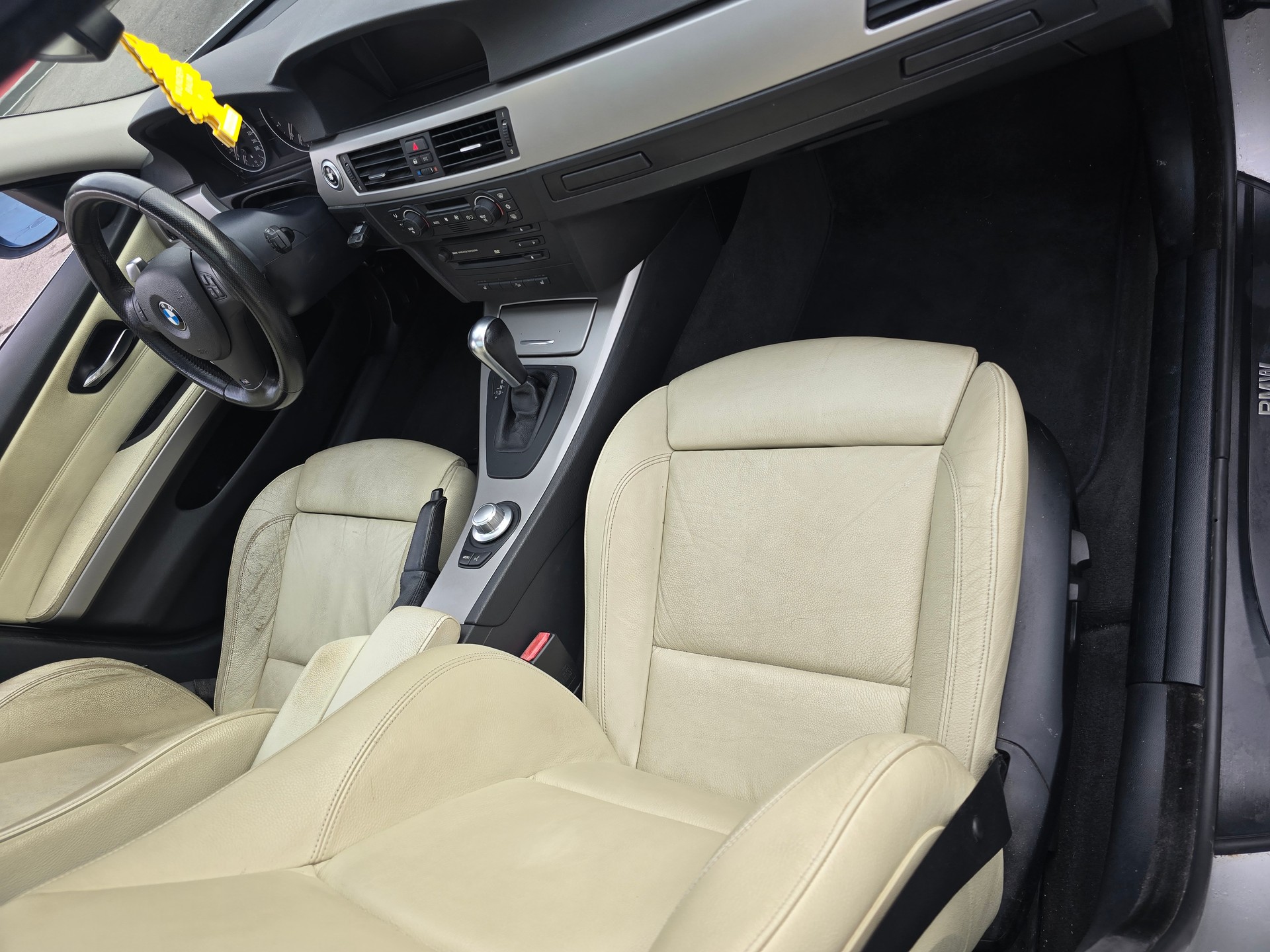 BMW 330xi Touring-image-13