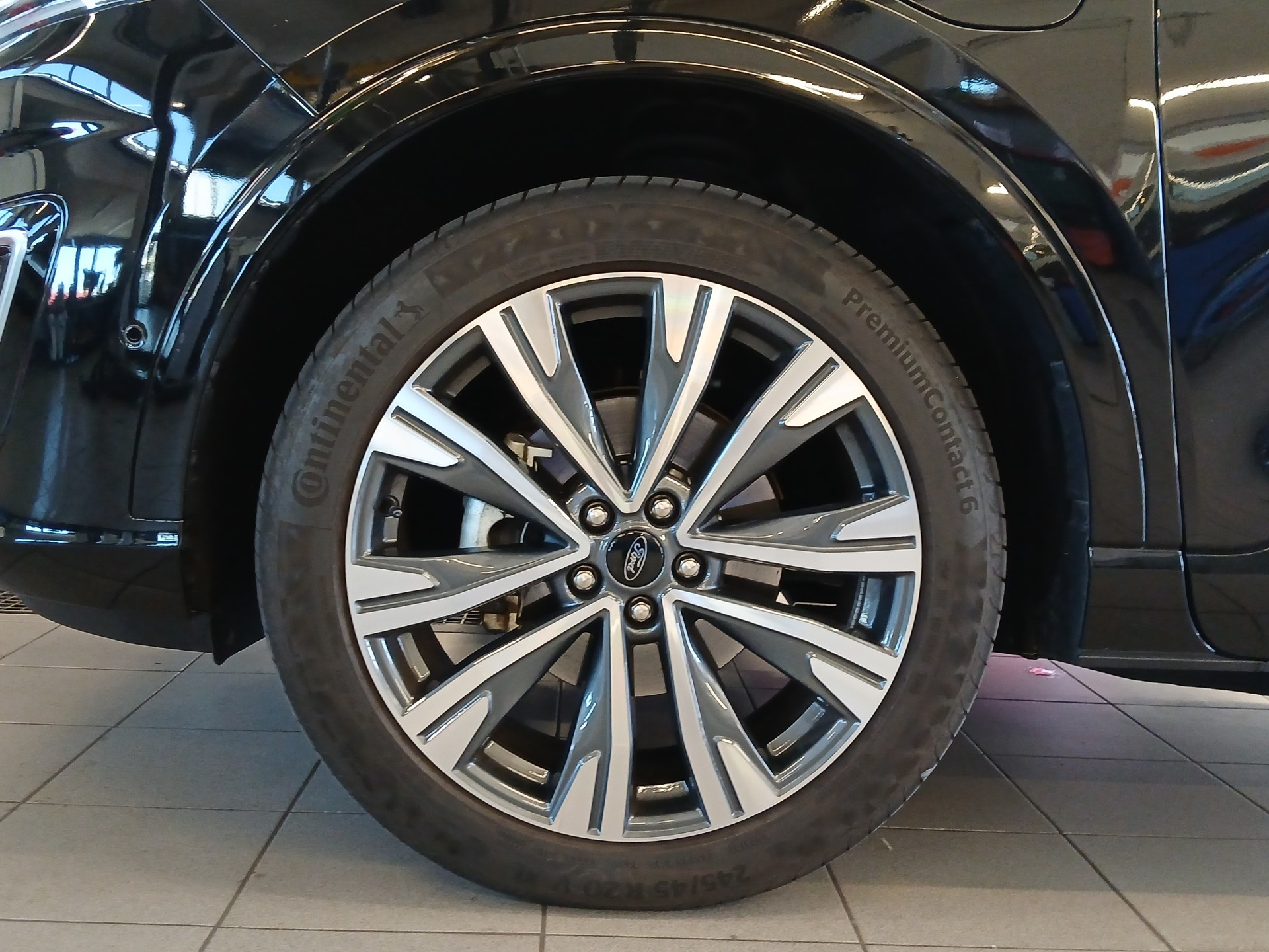 FORD Kuga 2.5 Plug-in Hybrid Vignale-image-13