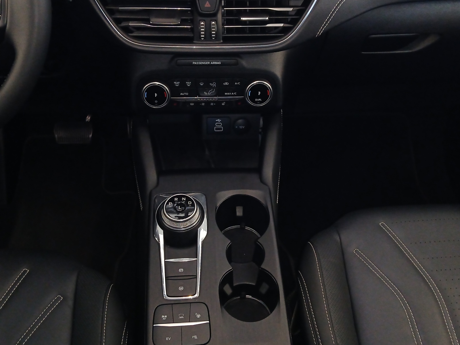 FORD Kuga 2.5 Plug-in Hybrid Vignale-image-11