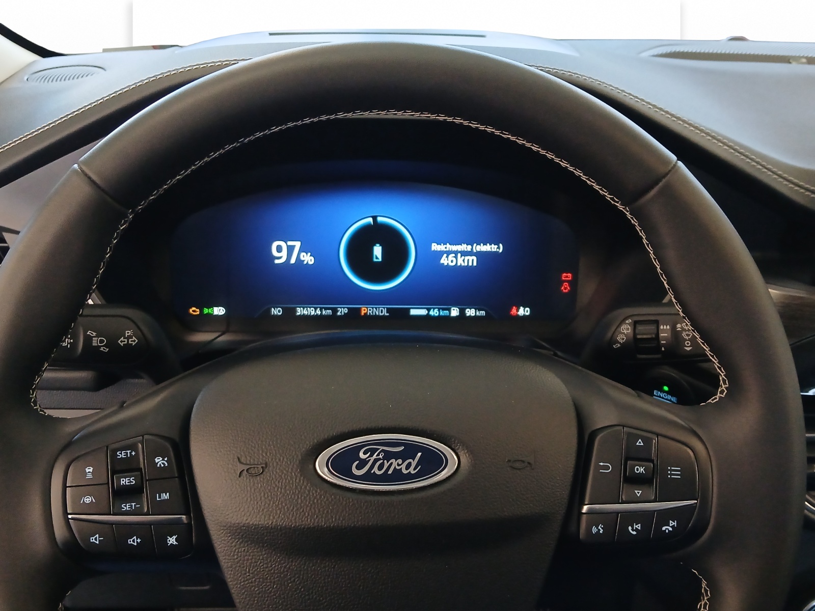 FORD Kuga 2.5 Plug-in Hybrid Vignale-image-5