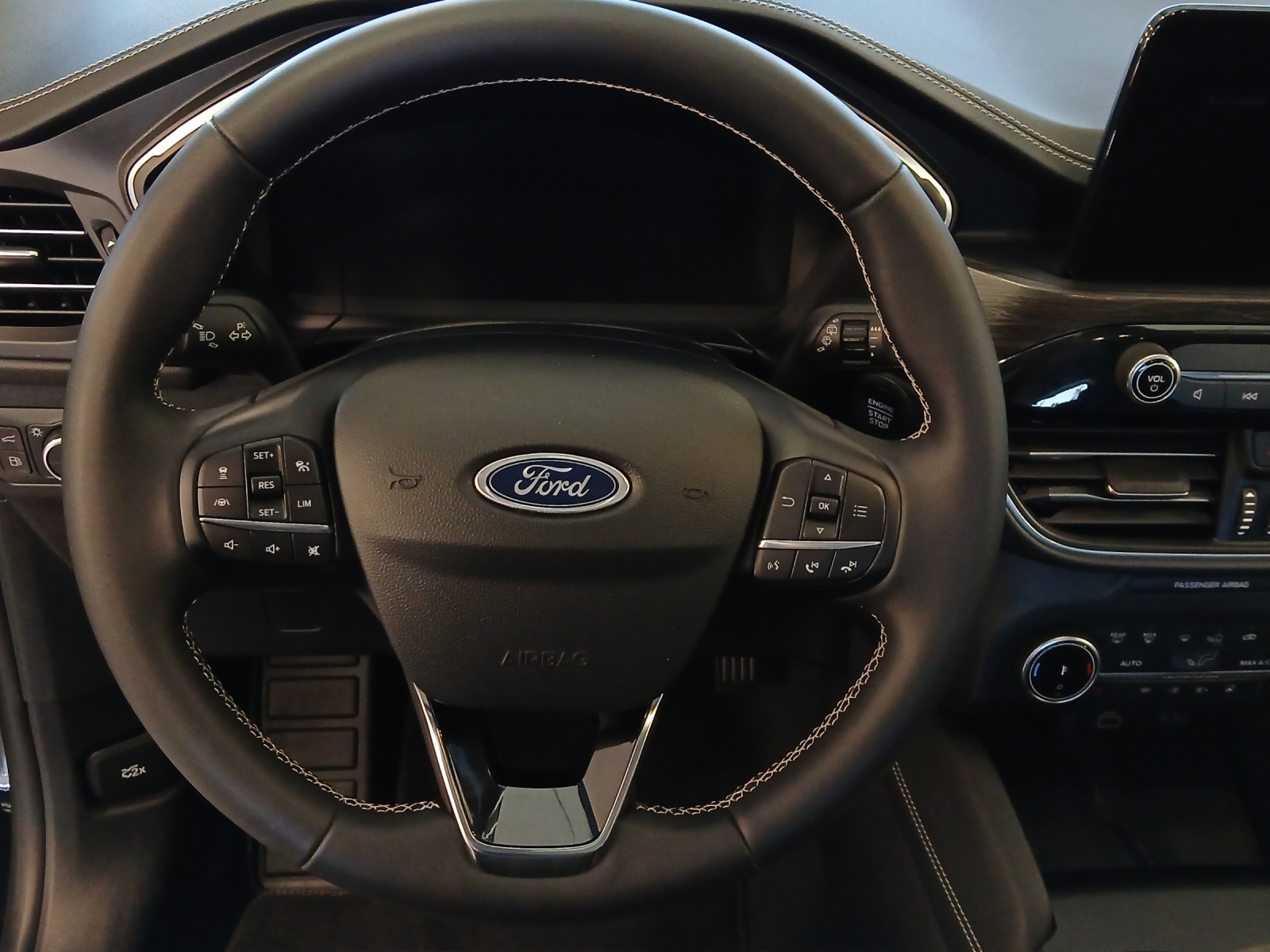 FORD Kuga 2.5 Plug-in Hybrid Vignale-image-8