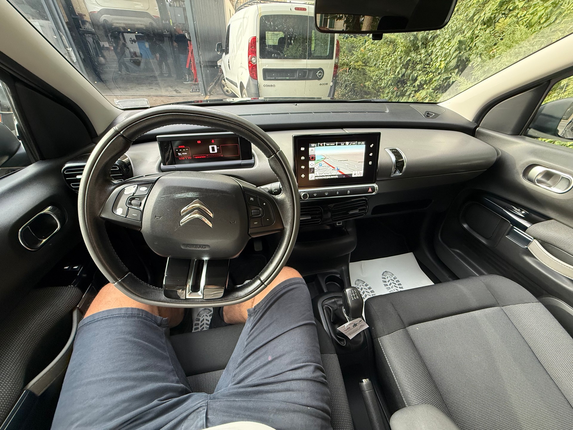 CITROEN C4 Cactus 1.2 e-THP Rip Curl-image-6