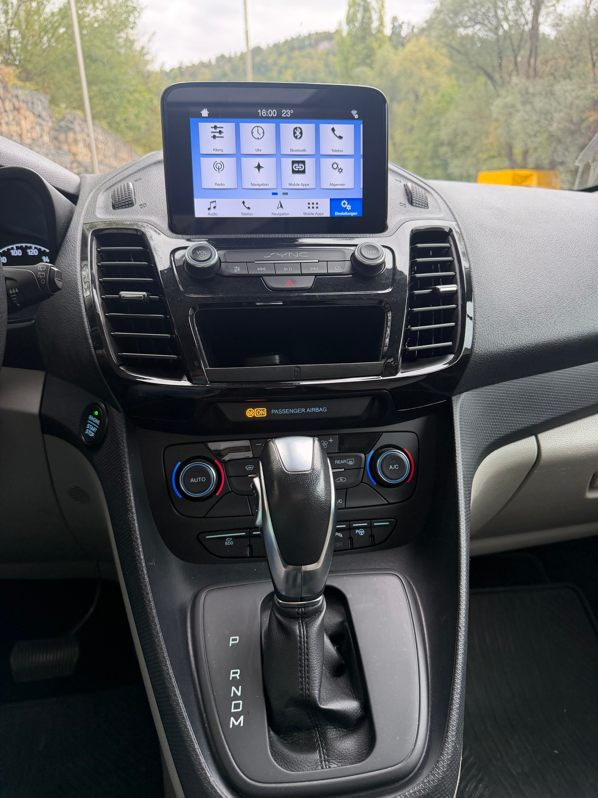 FORD Tourneo Connect 1.5 EcoBlue Titanium Automat-image-13