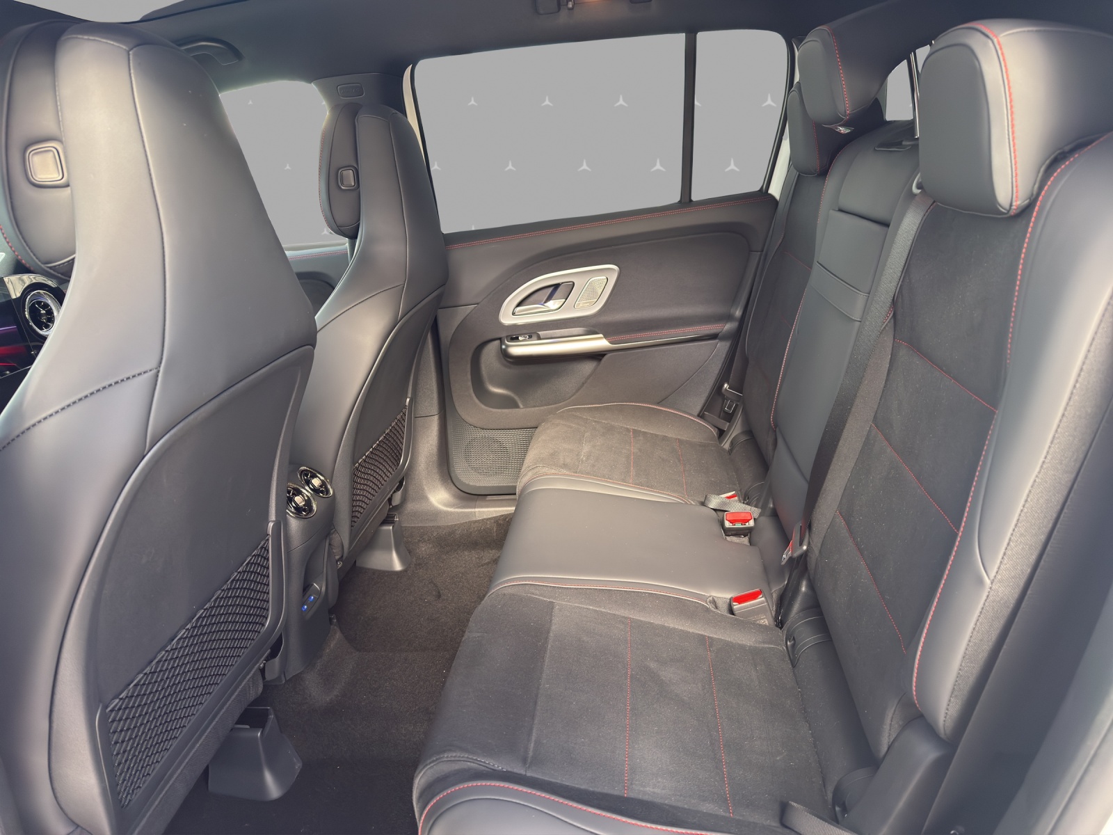 MERCEDES-BENZ GLB 220 4Matic 8G-Tronic-image-13