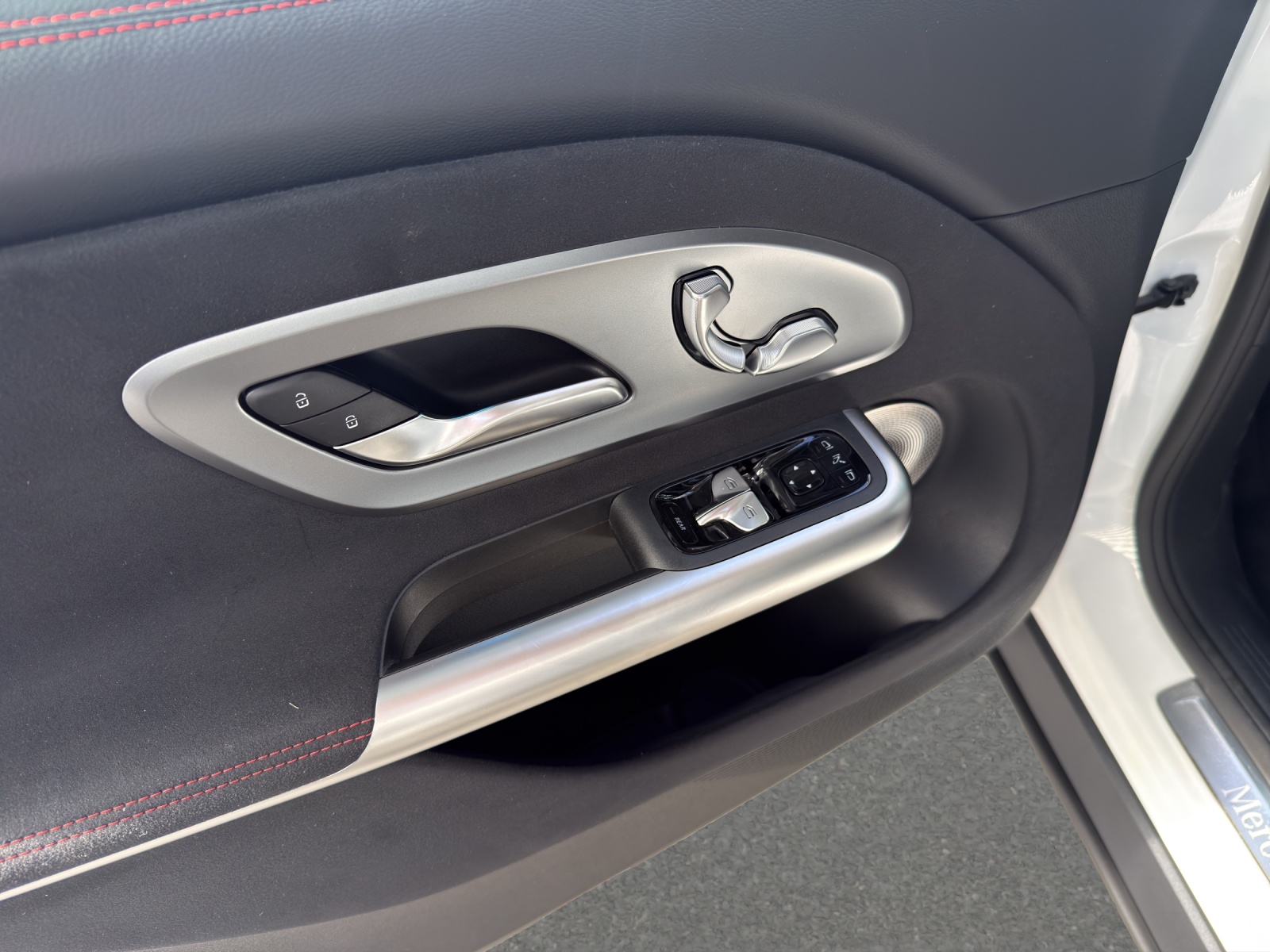 MERCEDES-BENZ GLB 220 4Matic 8G-Tronic-image-12