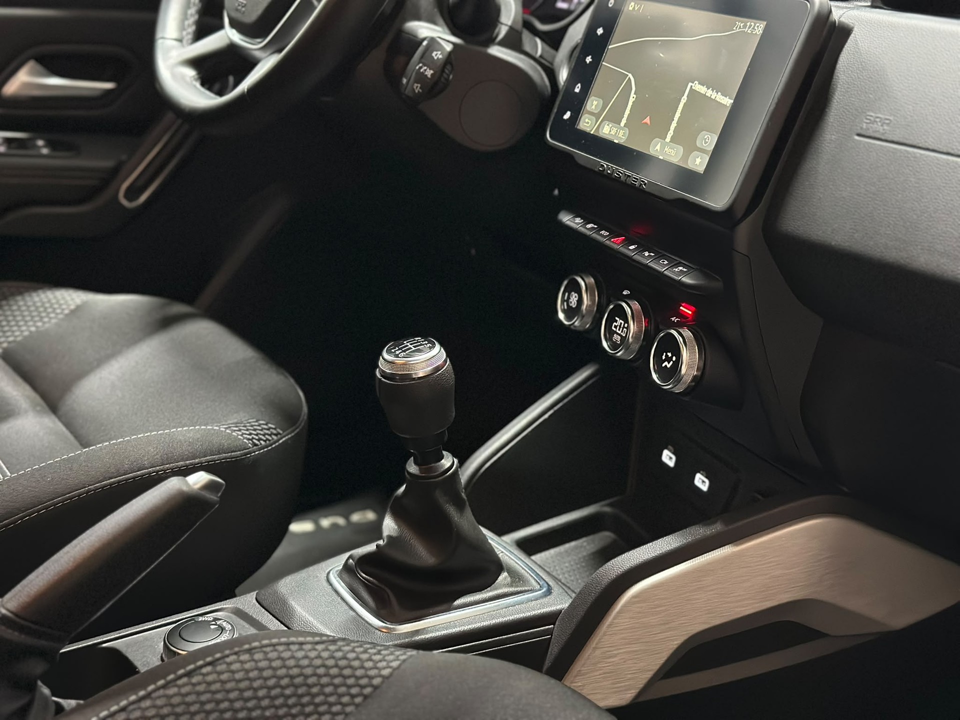 DACIA Duster TCe 150 Celebration 4x4-image-10