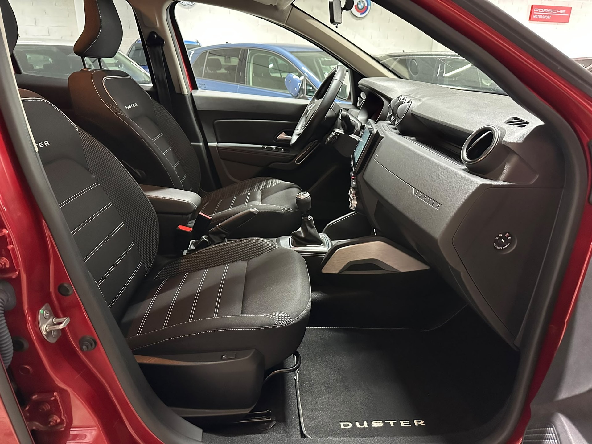 DACIA Duster TCe 150 Celebration 4x4-image-6