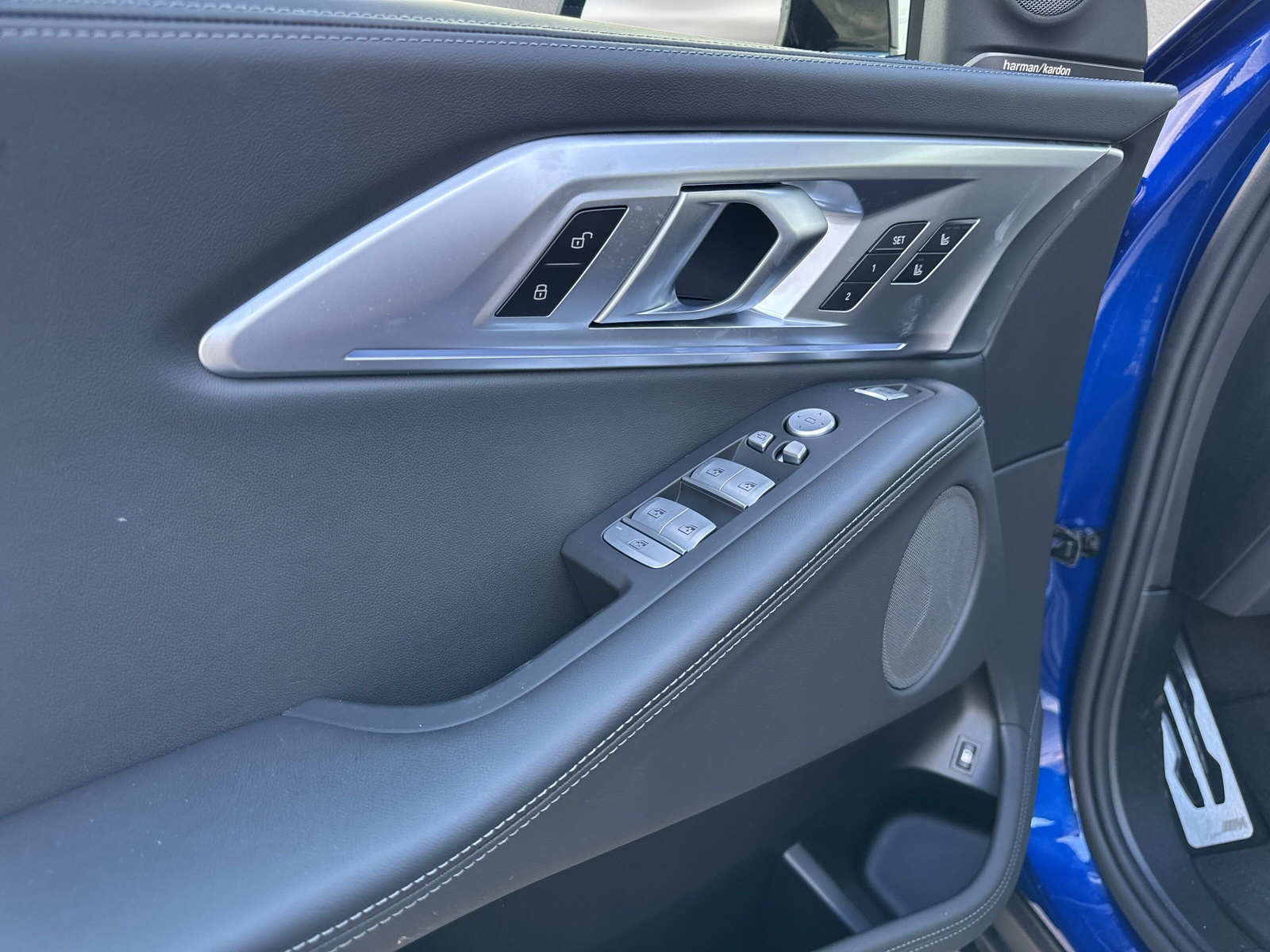 BMW XM xDrive 50e PHEV Steptronic-image-16