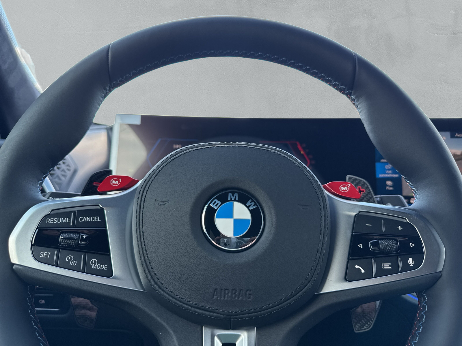 BMW XM xDrive 50e PHEV Steptronic-image-17