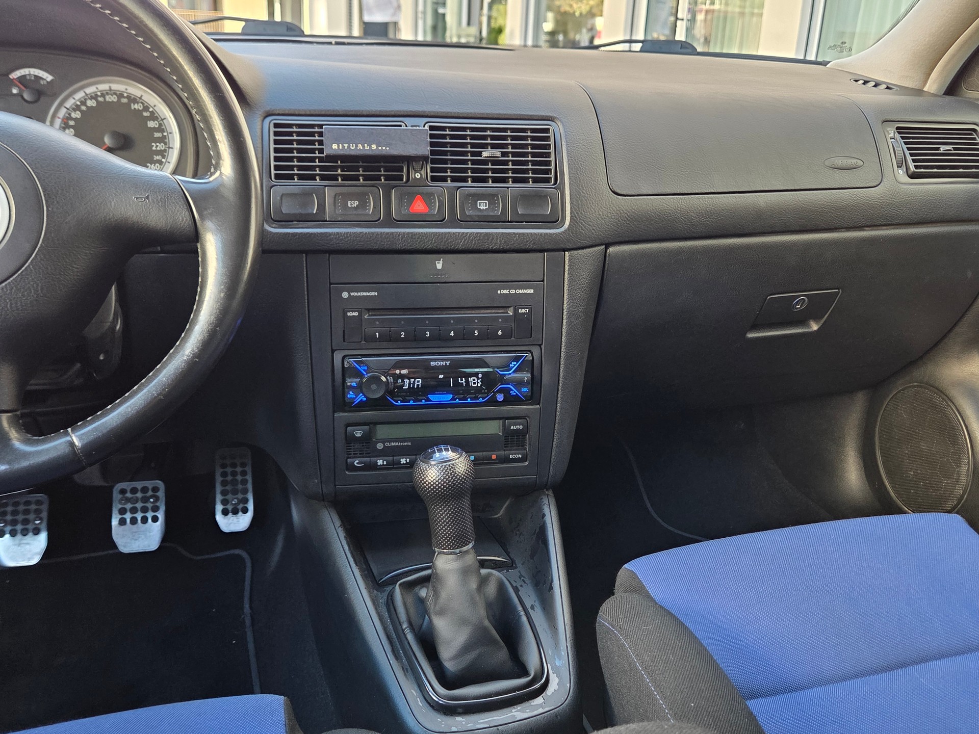 VW Golf 1.9 TDI PD Highline-image-11