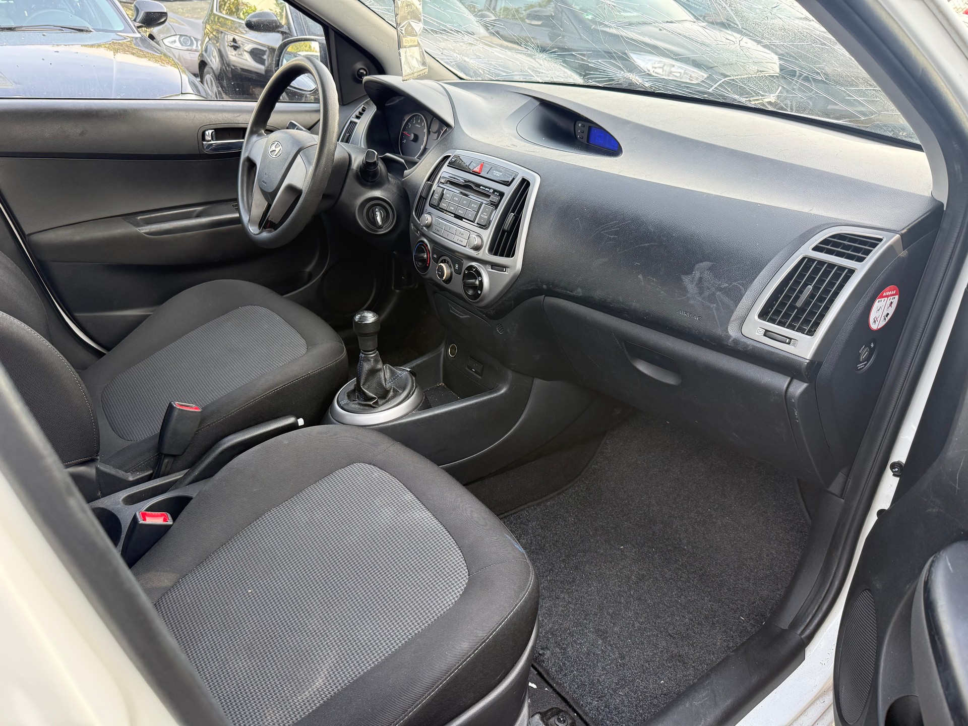 HYUNDAI i20 1.2 Pica-image-8