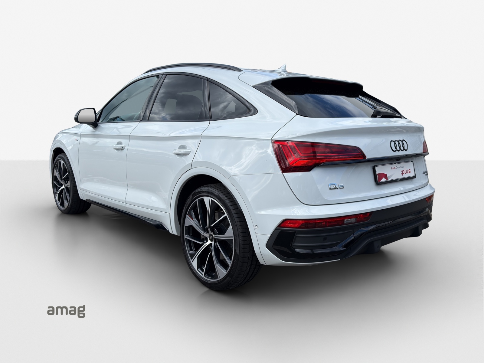 AUDI Q5 Sportback 45 TFSI Black Edition quattro S-tronic-image-2