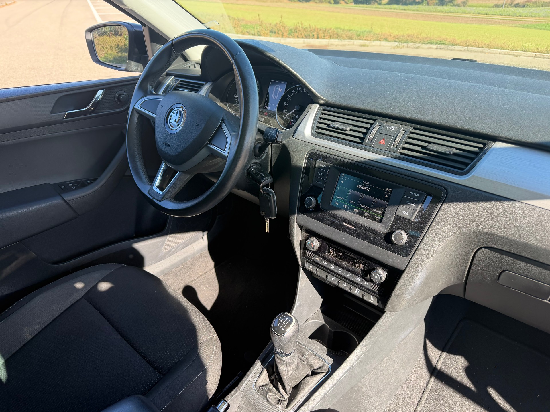 SKODA Rapid Spaceback 1.2 TSI Style-image-4