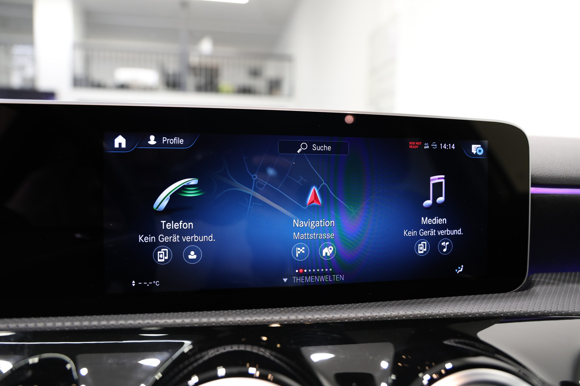 MERCEDES-BENZ A 180 d AMG Line-image-29