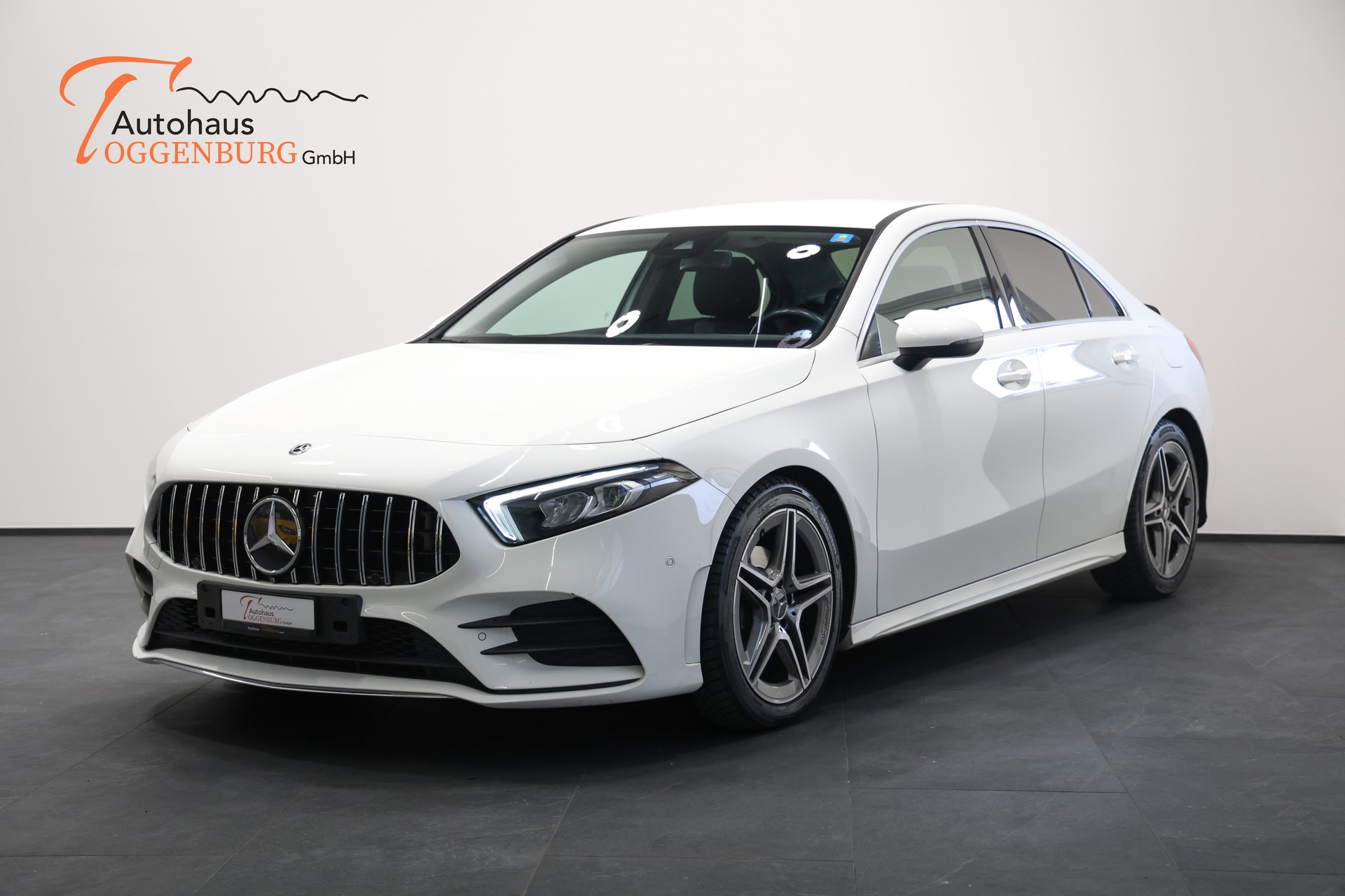 MERCEDES-BENZ A 180 d AMG Line-image-1