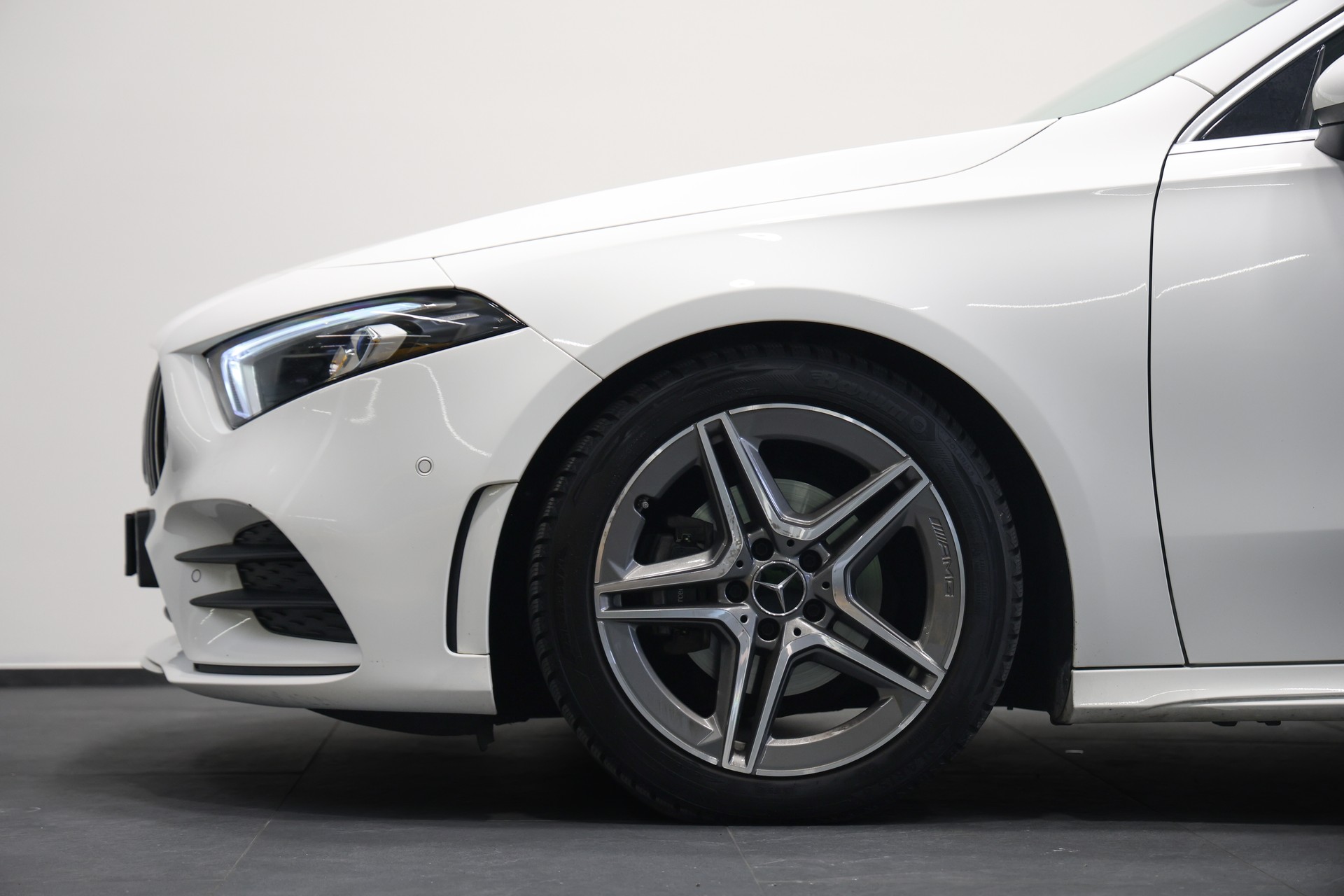 MERCEDES-BENZ A 180 d AMG Line-image-11