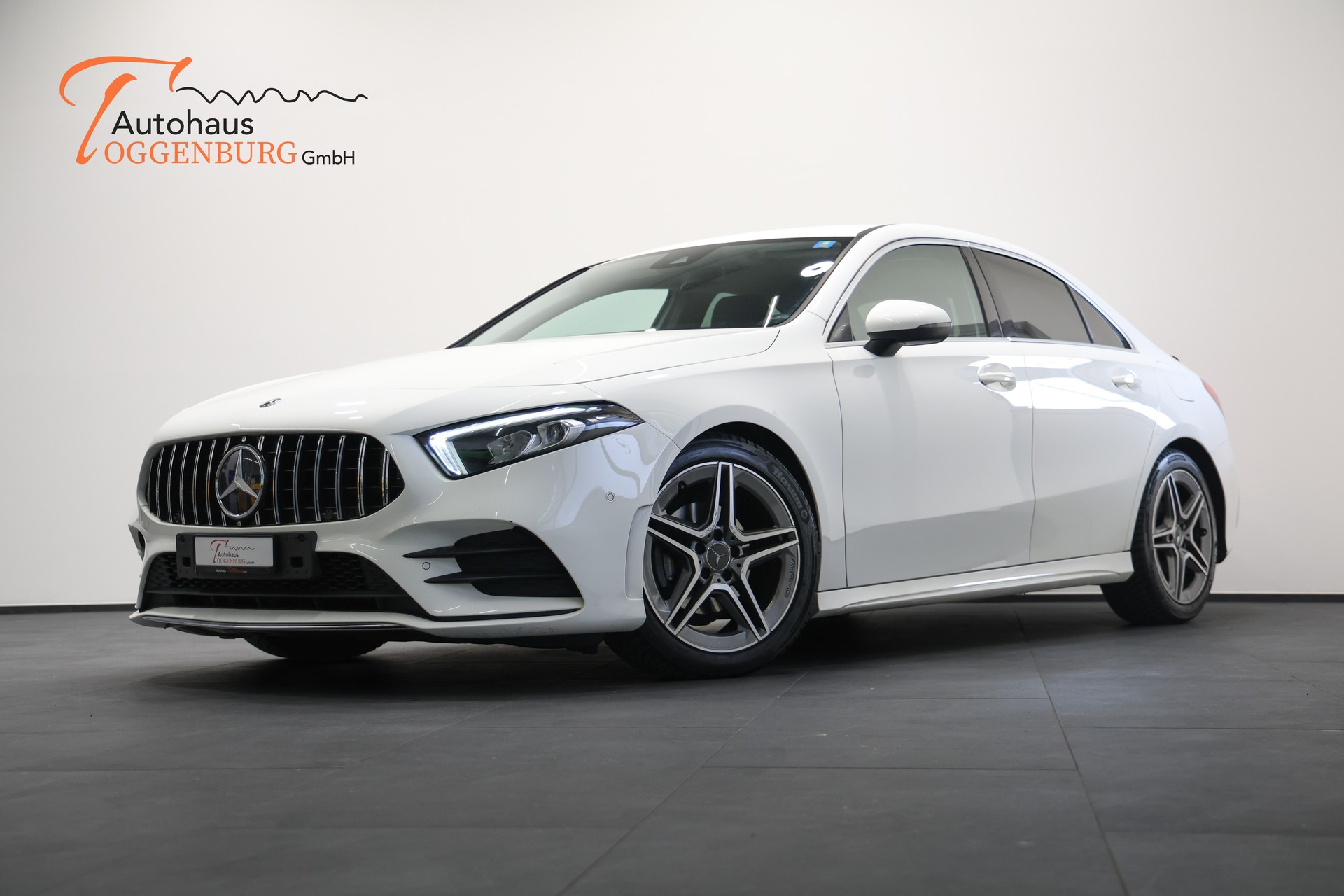 MERCEDES-BENZ A 180 d AMG Line-image-2