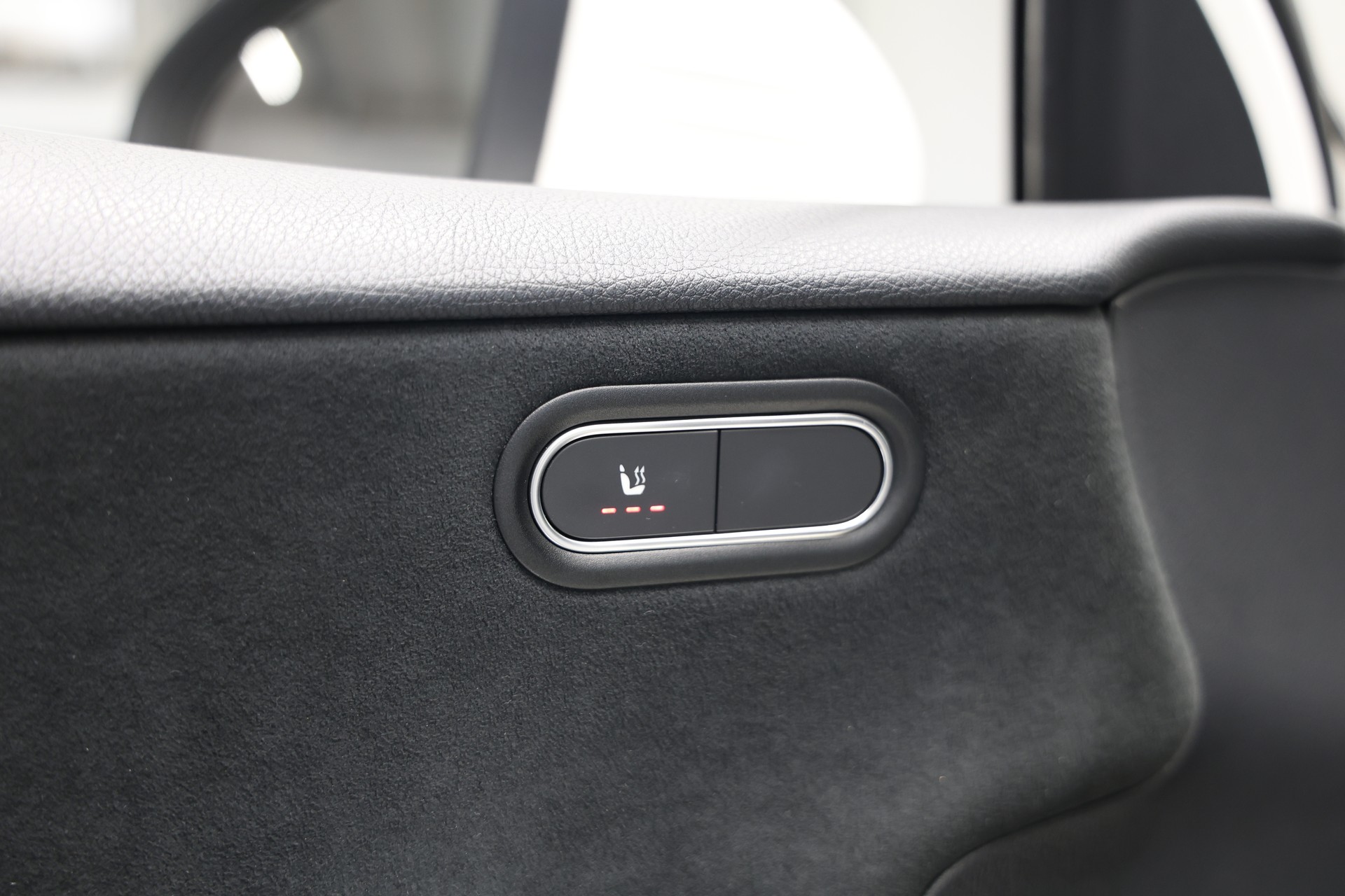 MERCEDES-BENZ A 180 d AMG Line-image-20