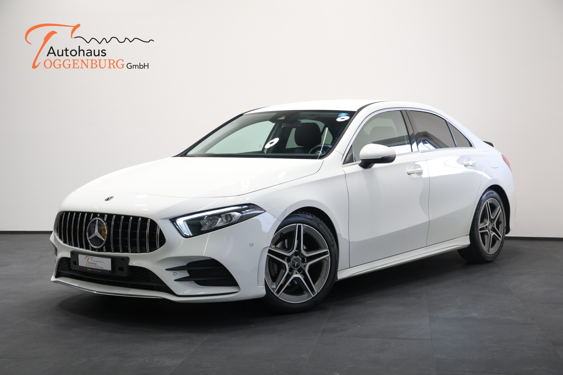 MERCEDES-BENZ A 180 d AMG Line-image-0