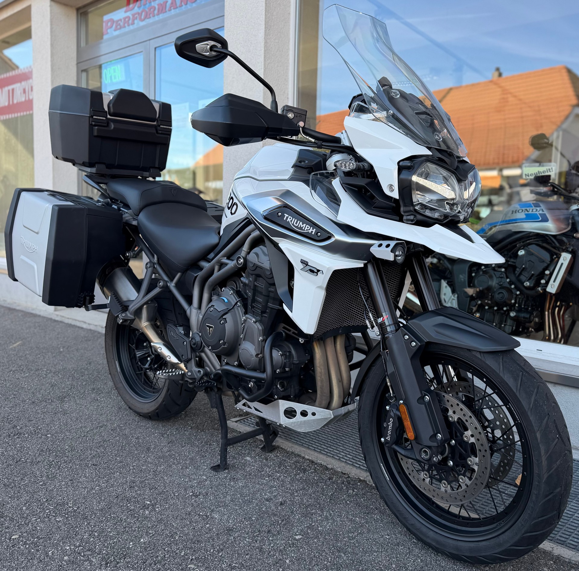 TRIUMPH Tiger 1200 XCa ABS-showroom-element-2