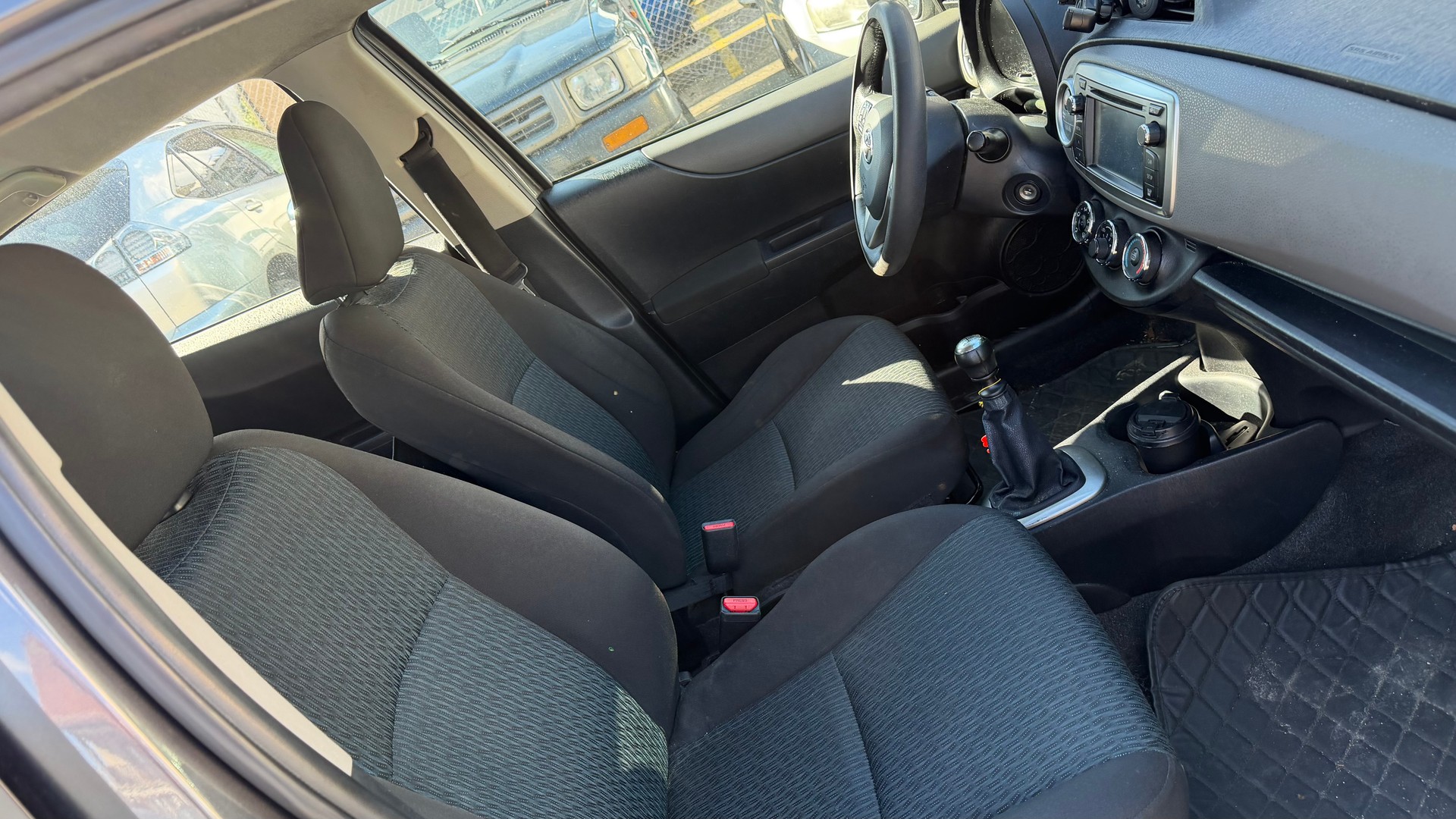 TOYOTA Yaris 1.33 Luna-image-5