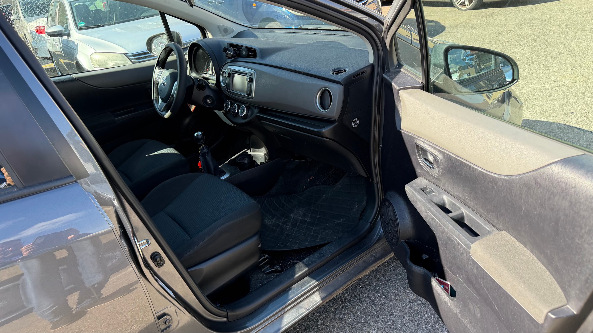 TOYOTA Yaris 1.33 Luna-image-4