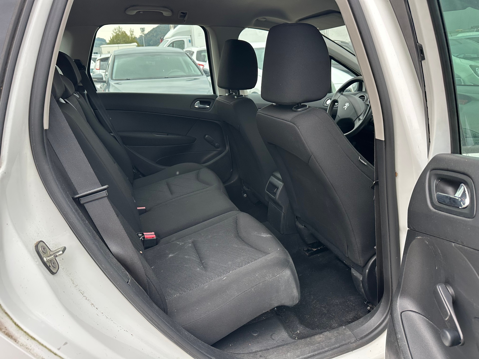 PEUGEOT 308 SW 1.6 HDI Active EGS6-image-11